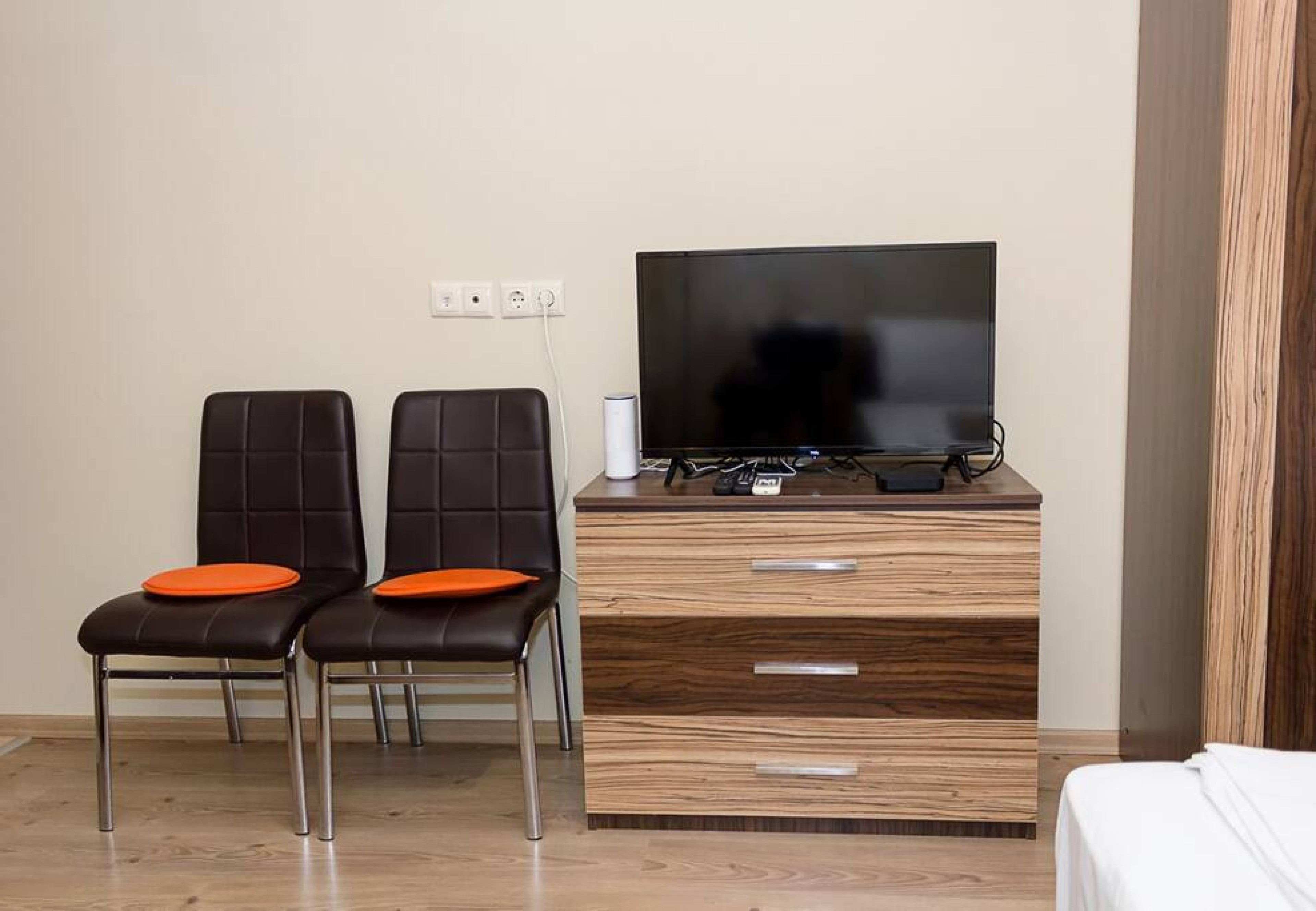 Scoutaround White Logo