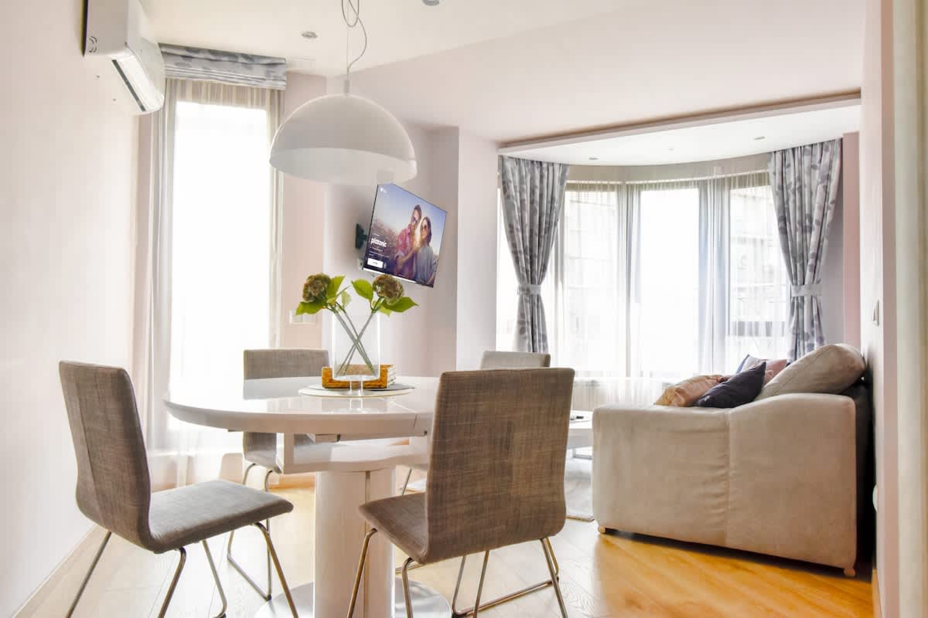 Charming 2BD with Mountain View - Cover Photo