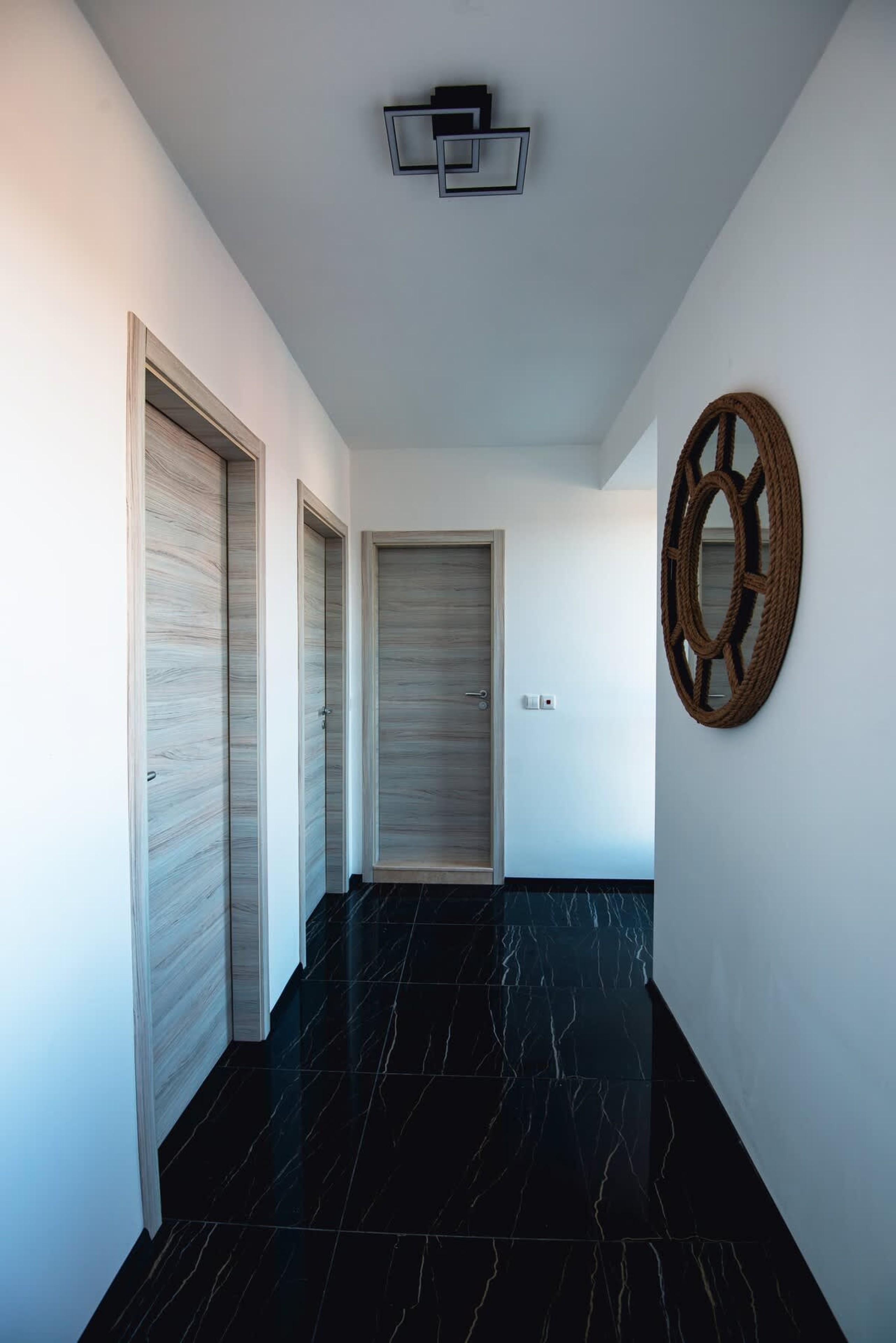 Scoutaround White Logo