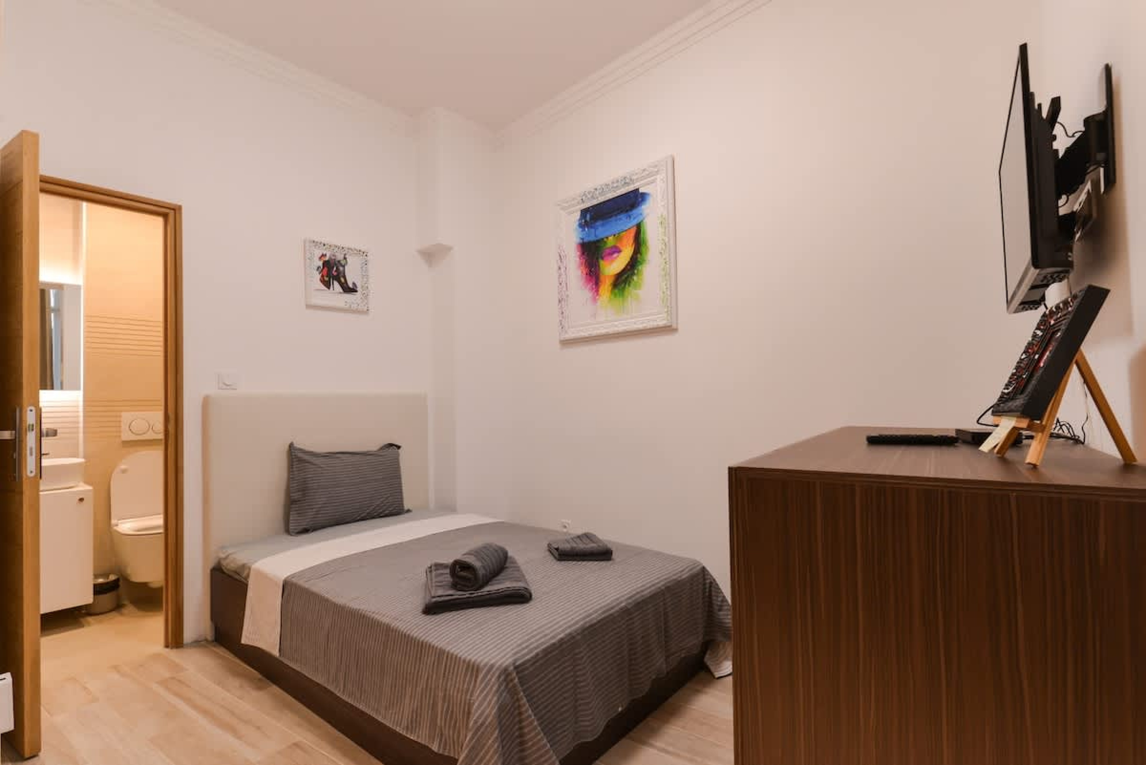 Scoutaround White Logo