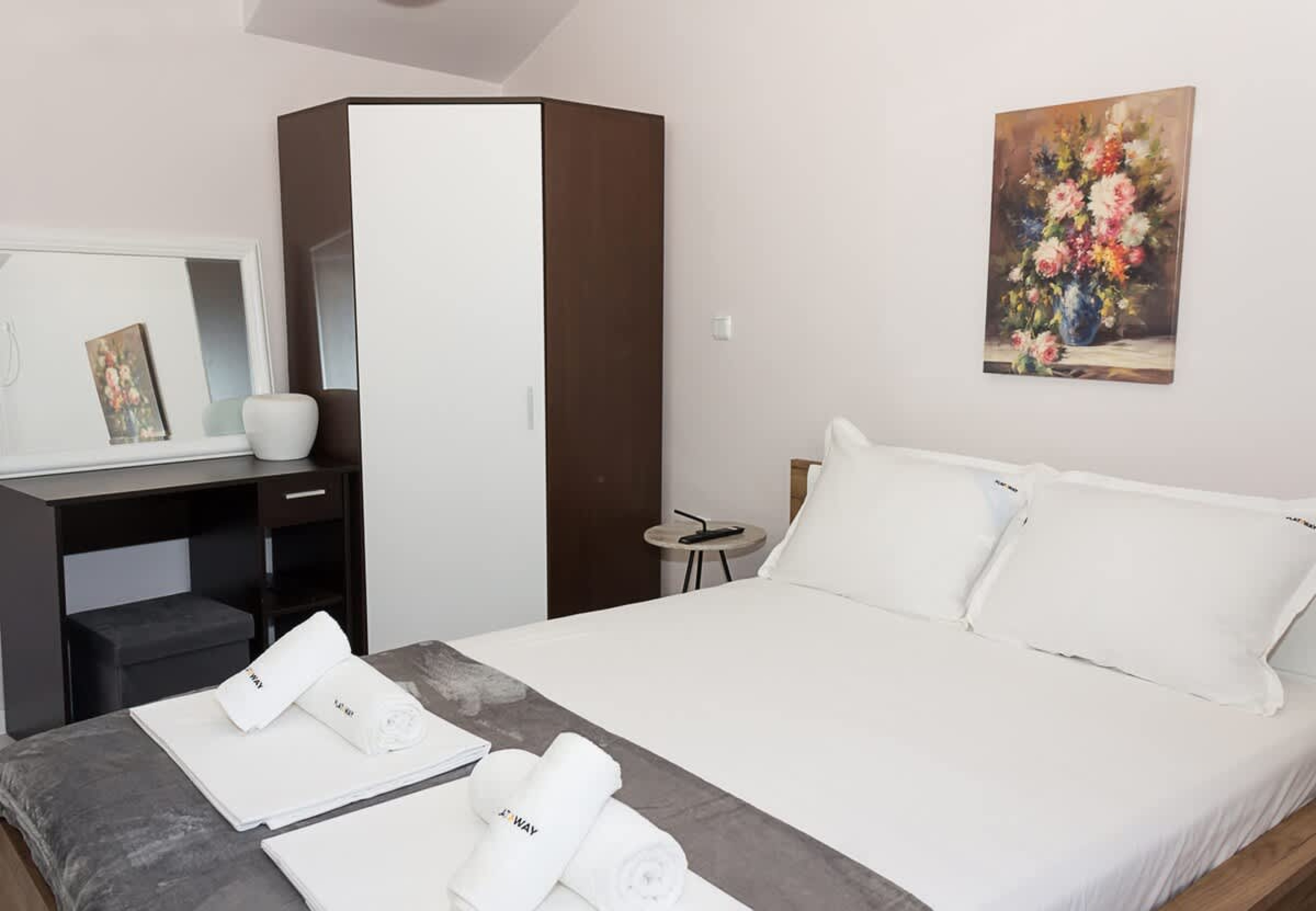 Scoutaround White Logo