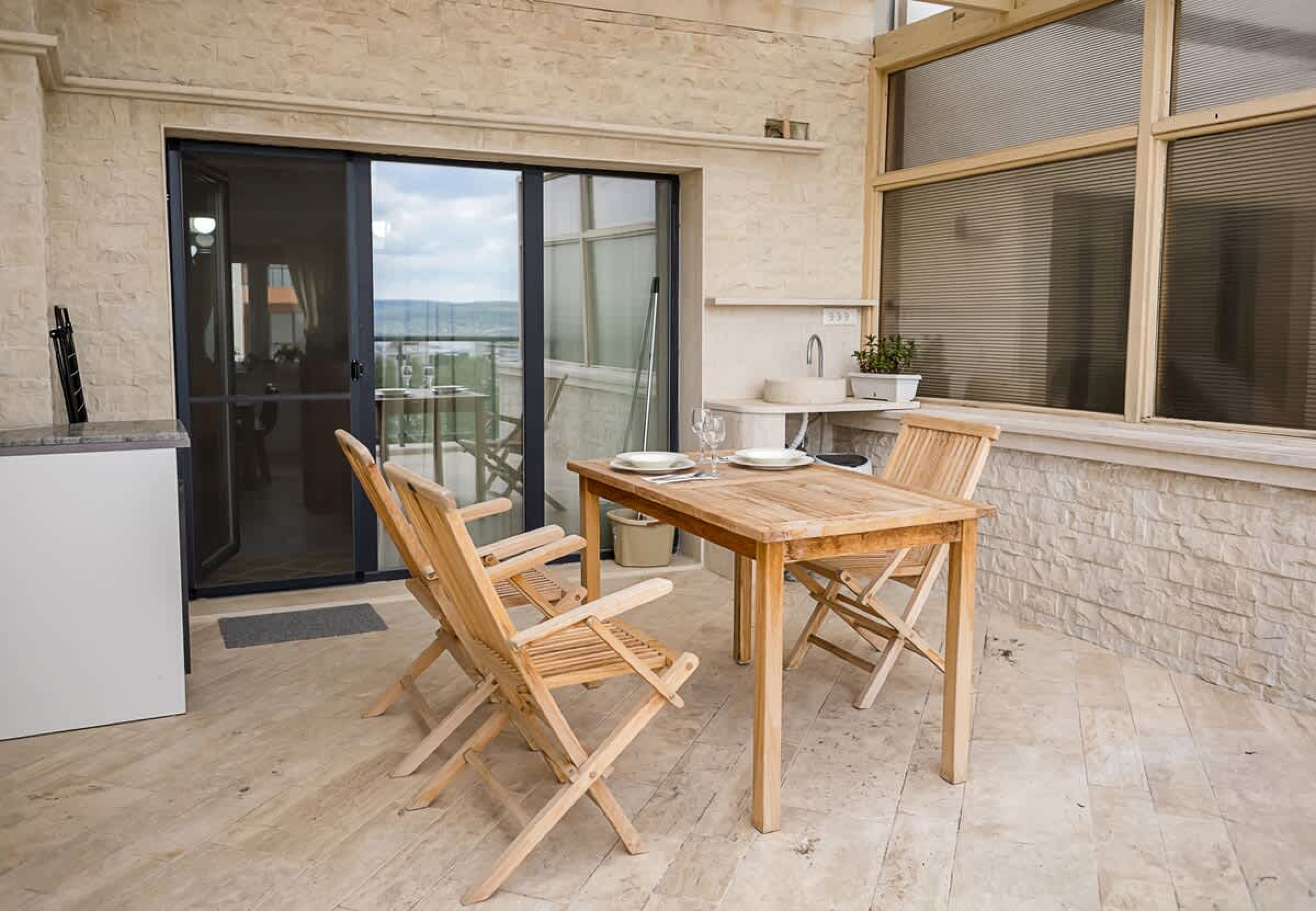 Scoutaround White Logo