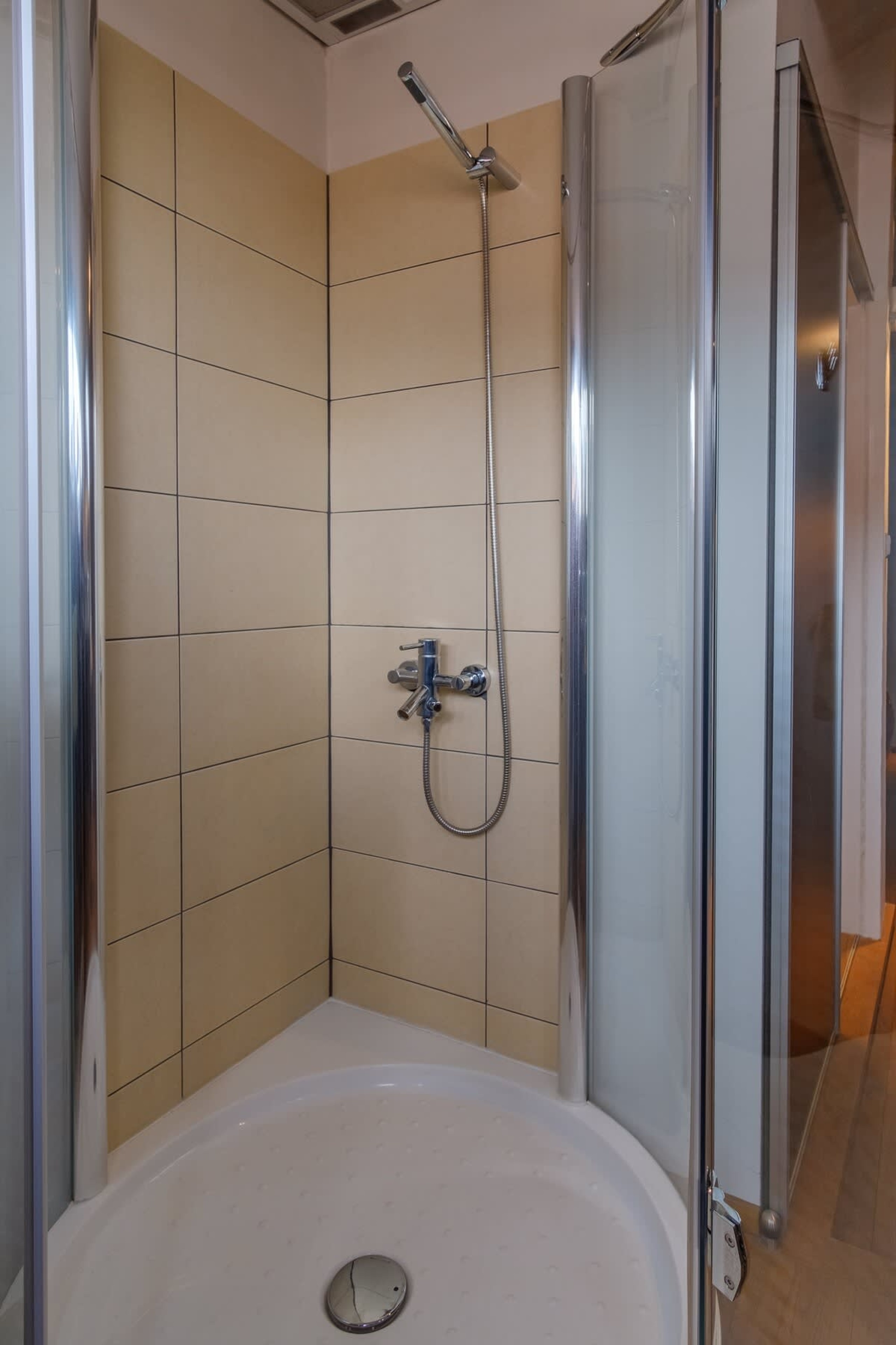 Scoutaround White Logo