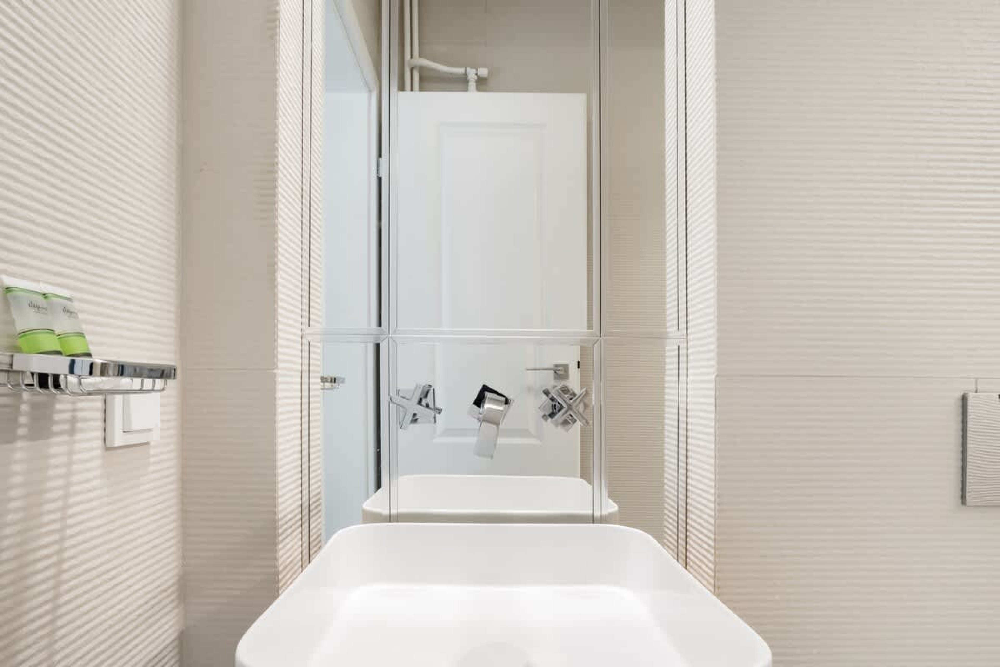 Scoutaround White Logo