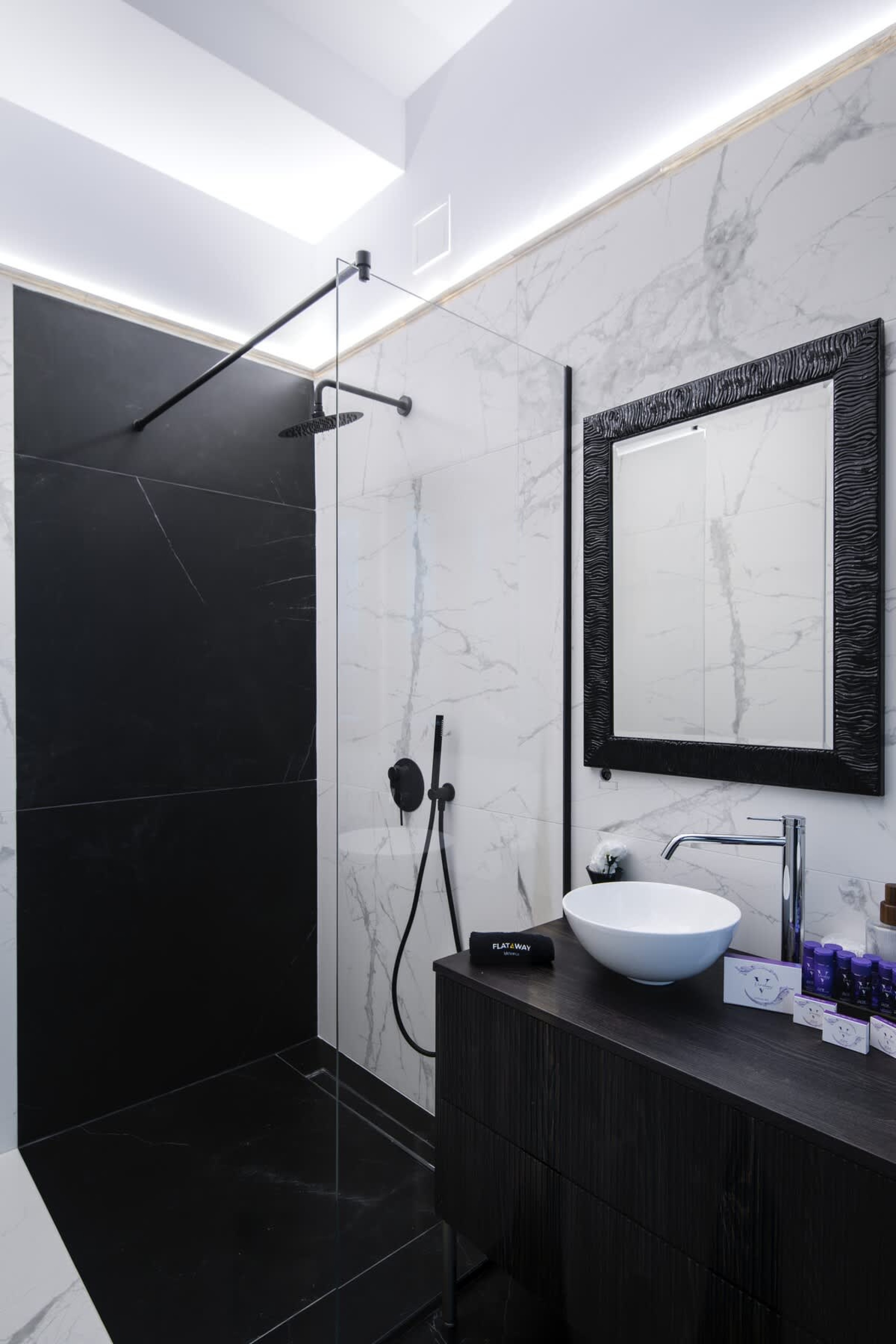 Scoutaround White Logo