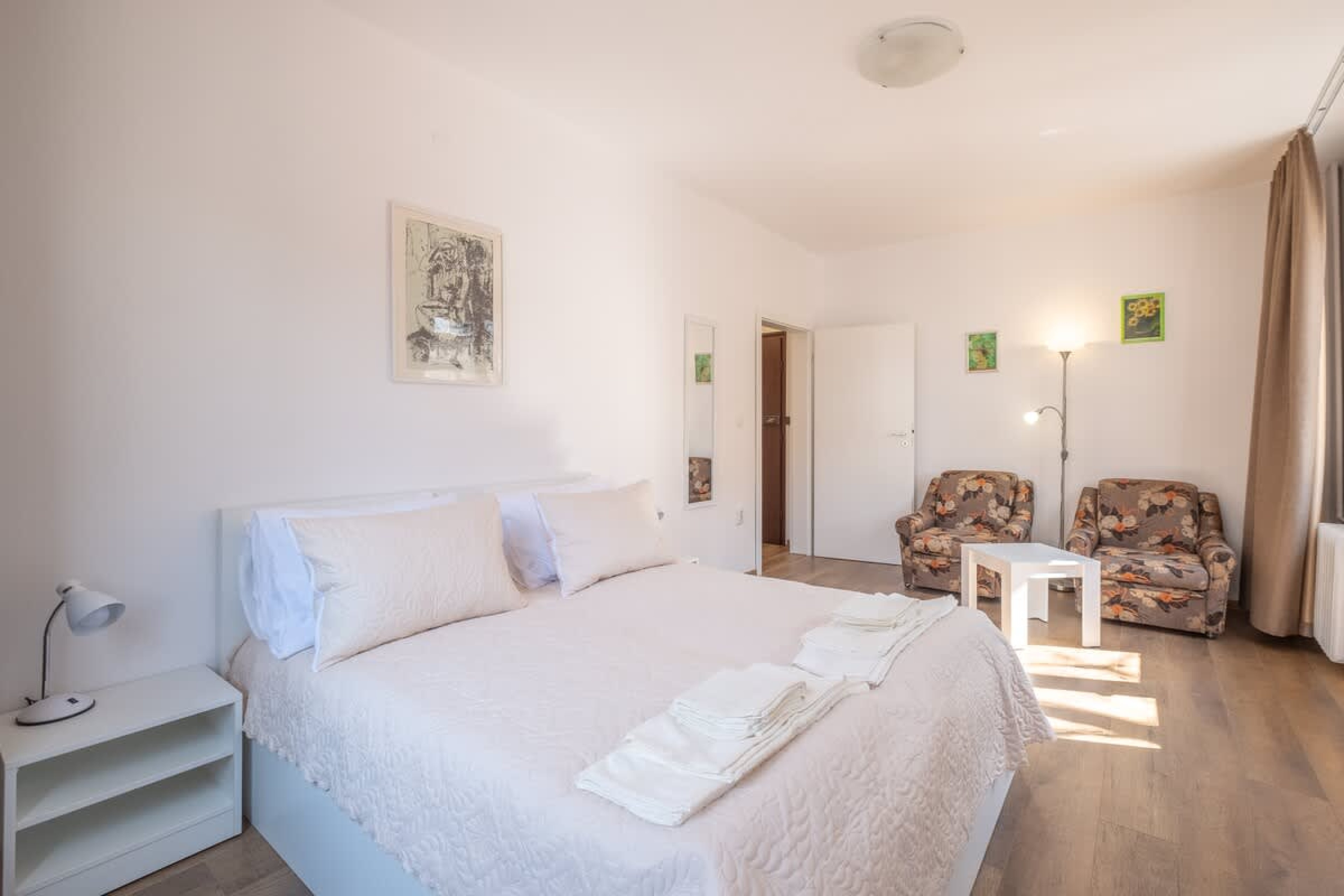 Peaceful downtown location - 2 bedroom apartment - Photo 13