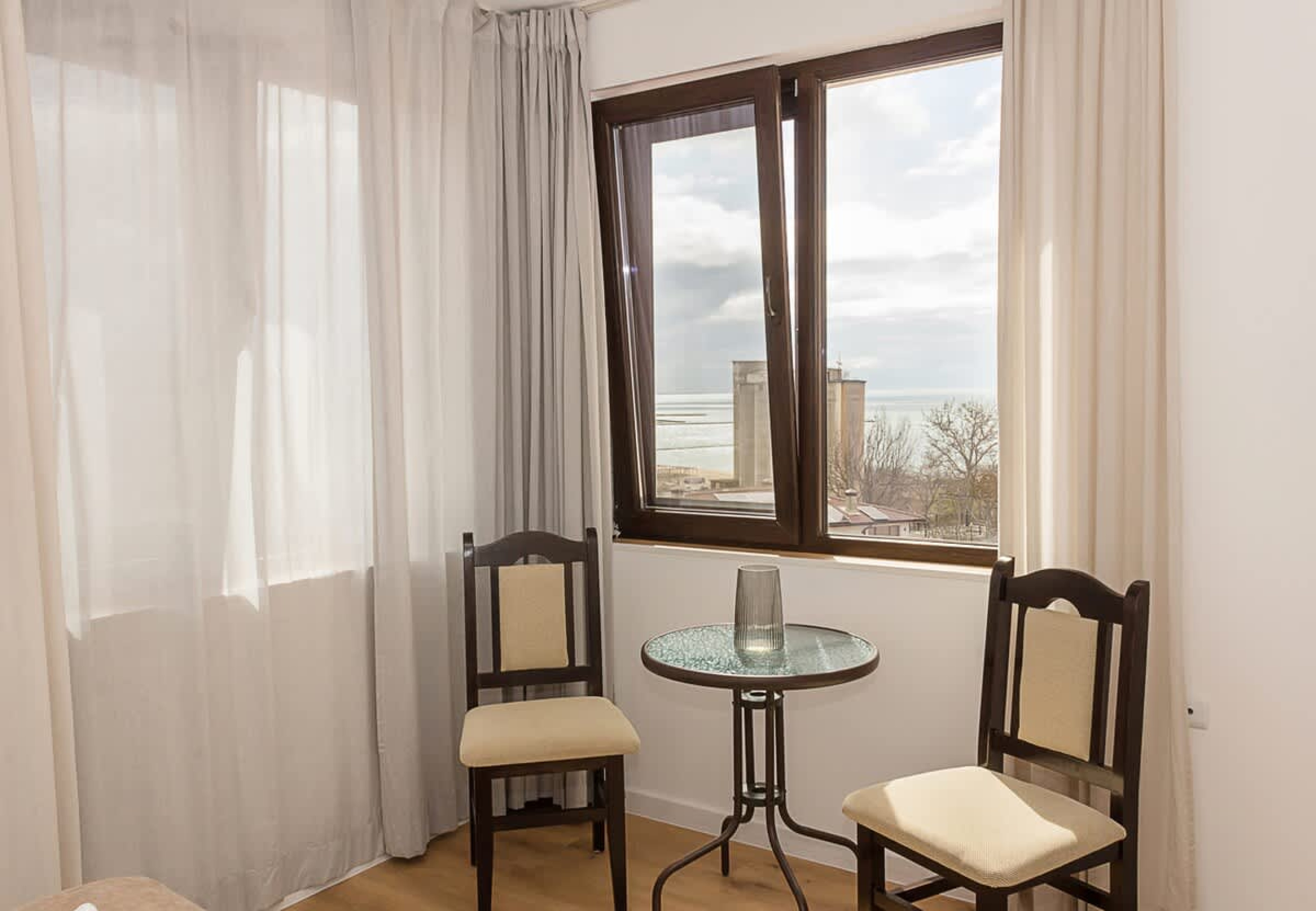 Seaview Haven: Elegant 2BD Flat in Balchik - Photo 22
