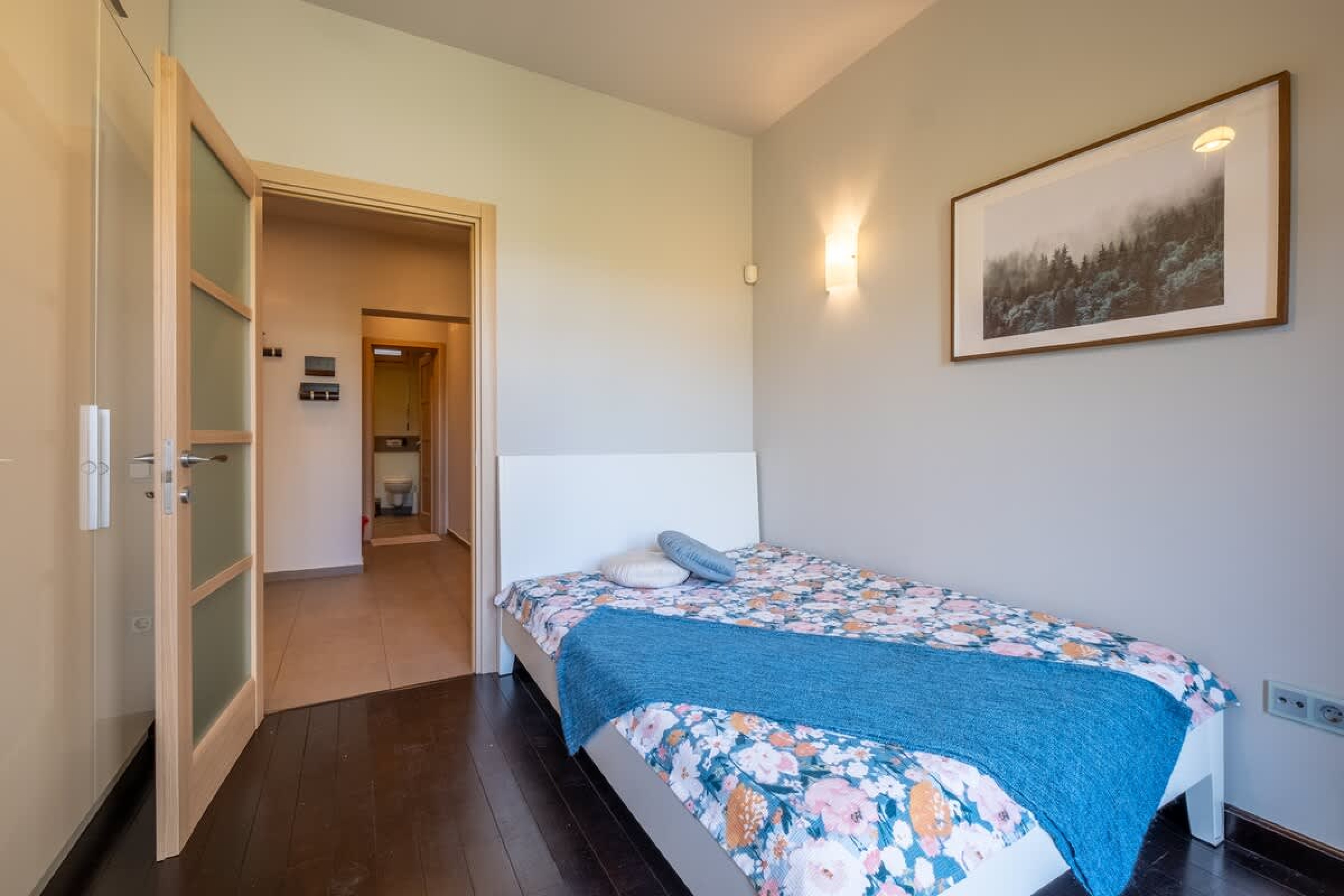 Scoutaround White Logo