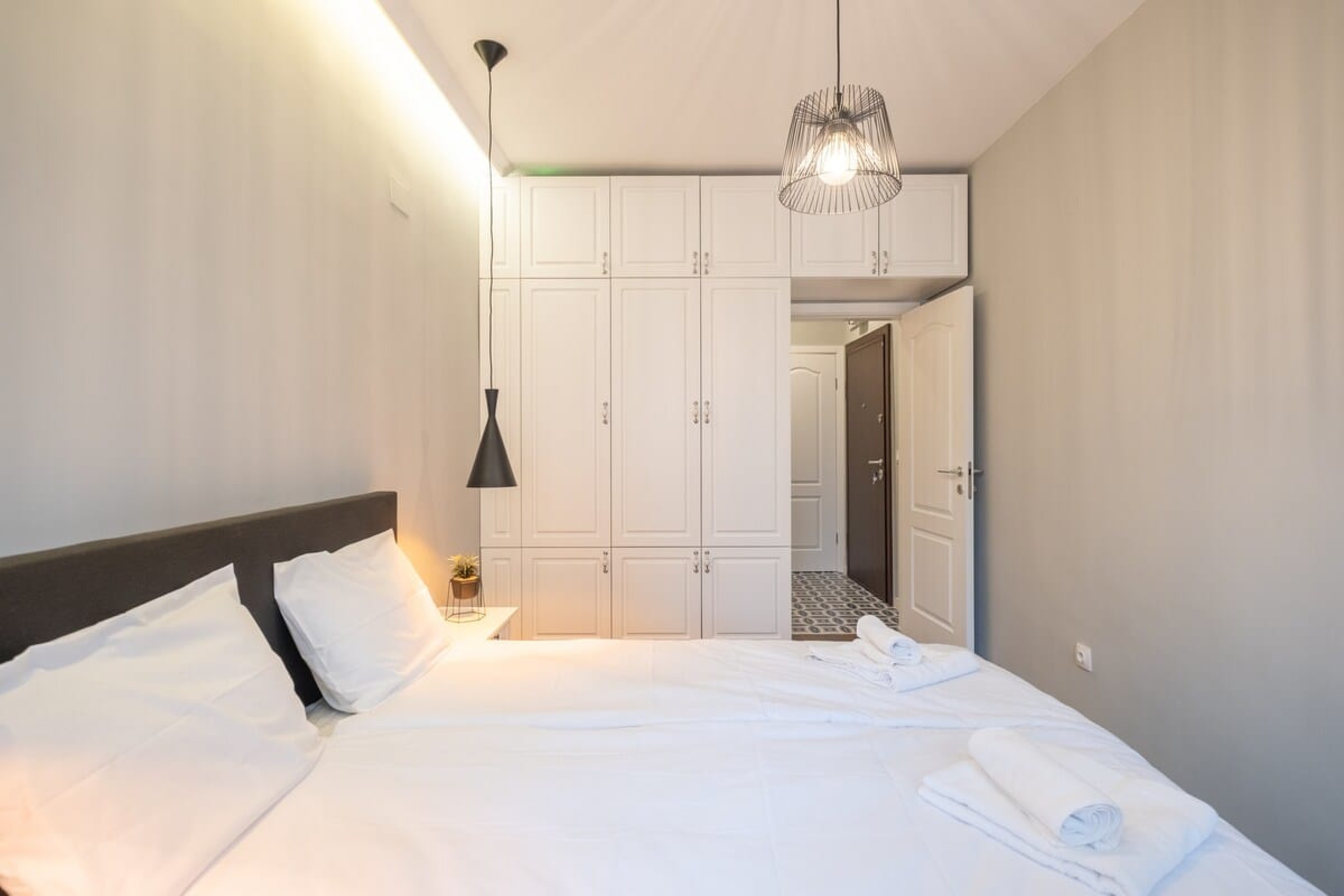 Scoutaround White Logo