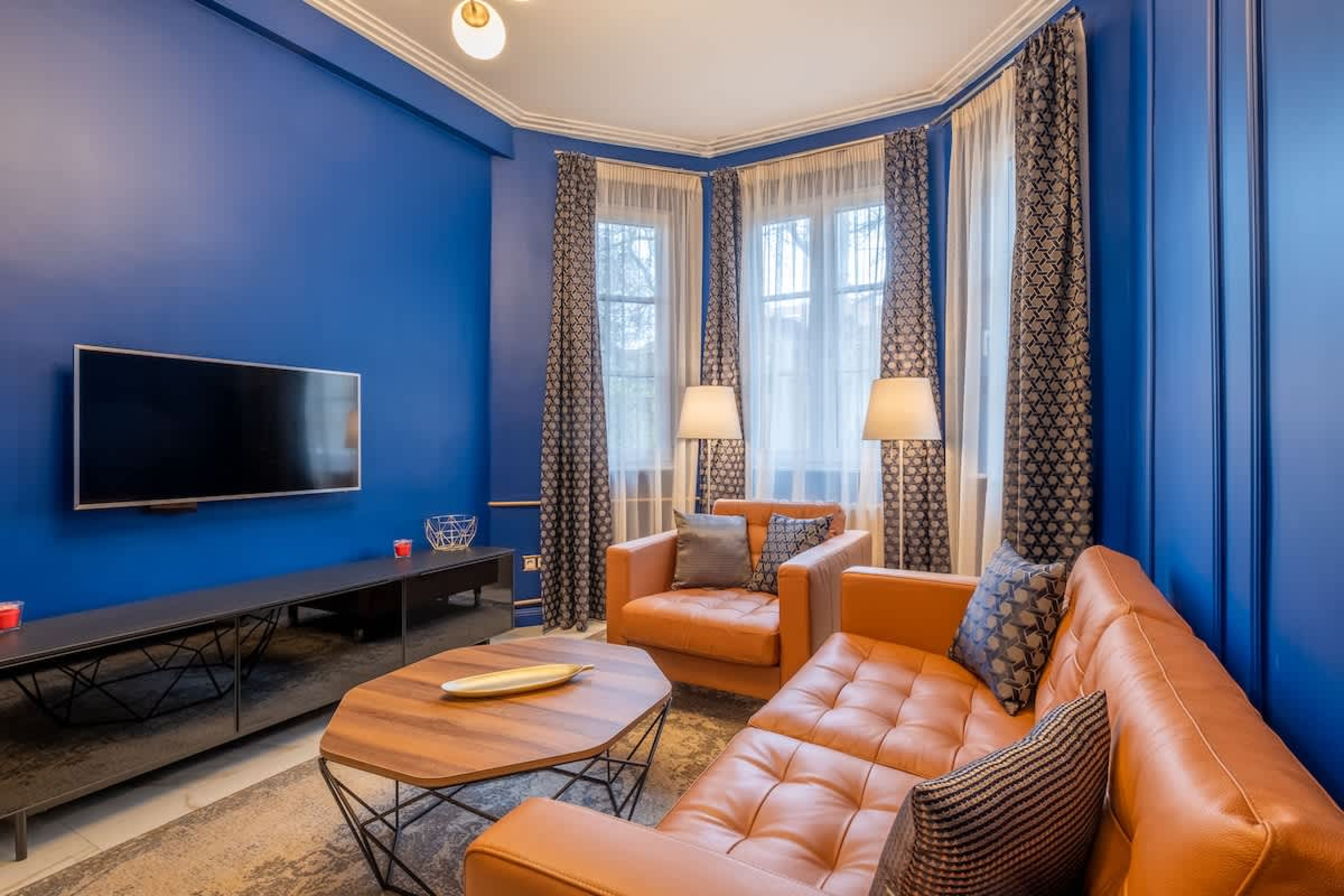 Scoutaround White Logo