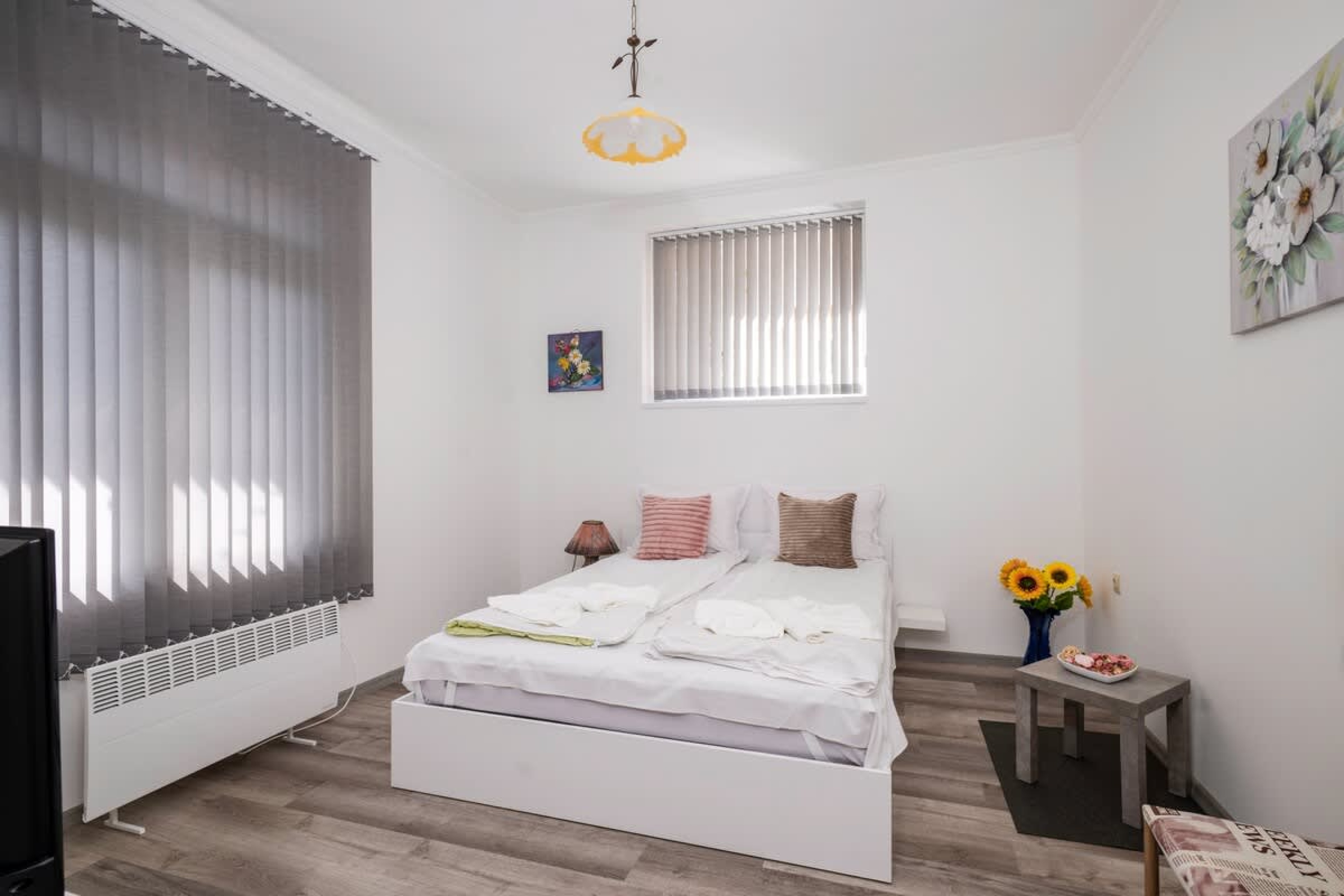 Scoutaround White Logo