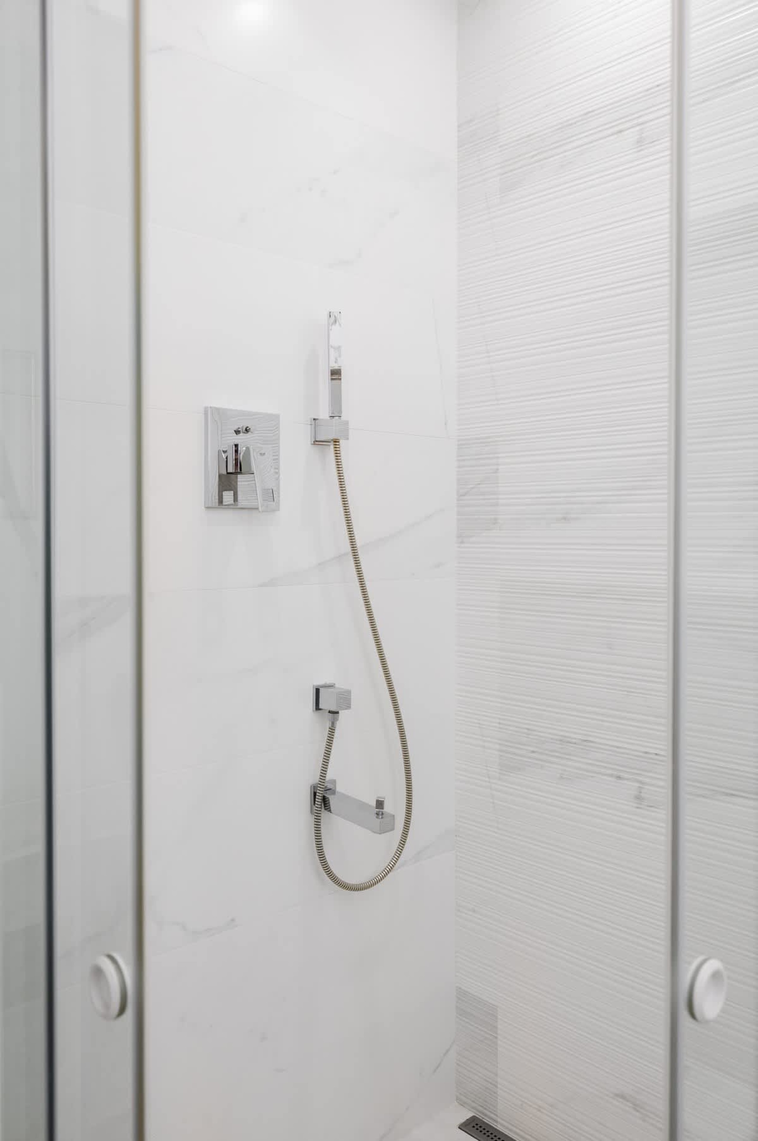 Scoutaround White Logo