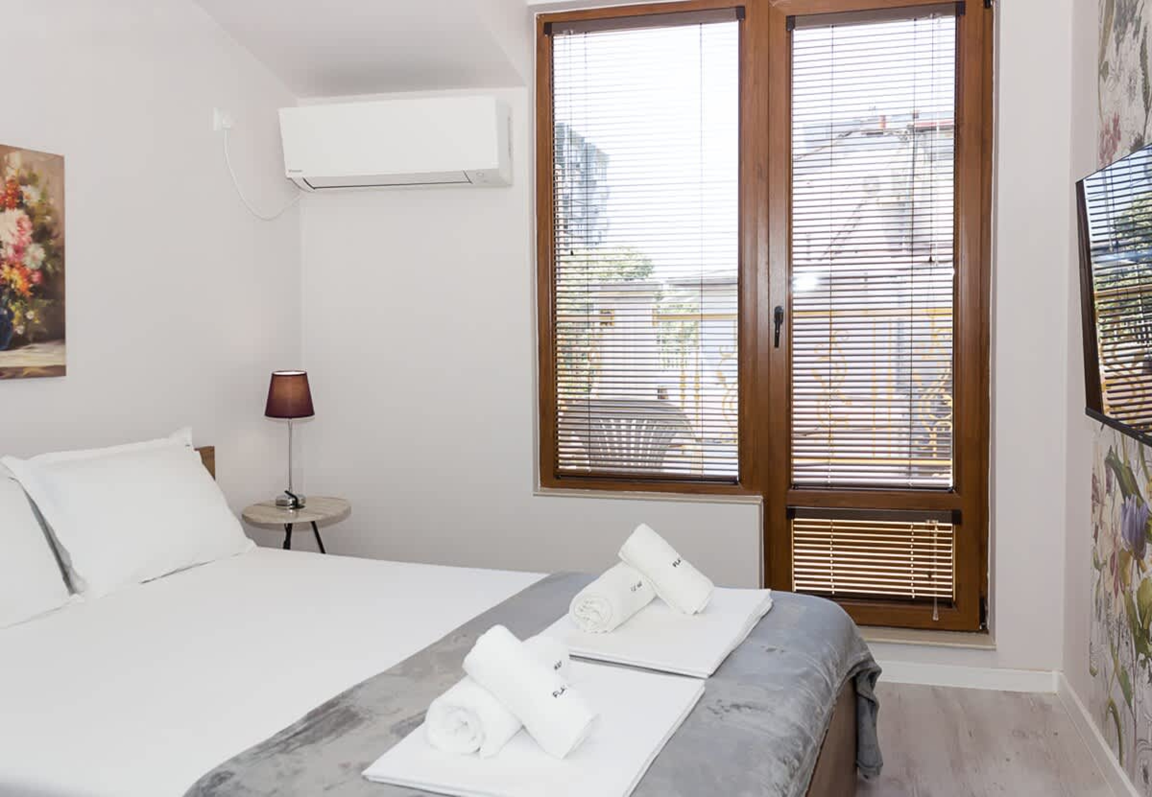 Scoutaround White Logo