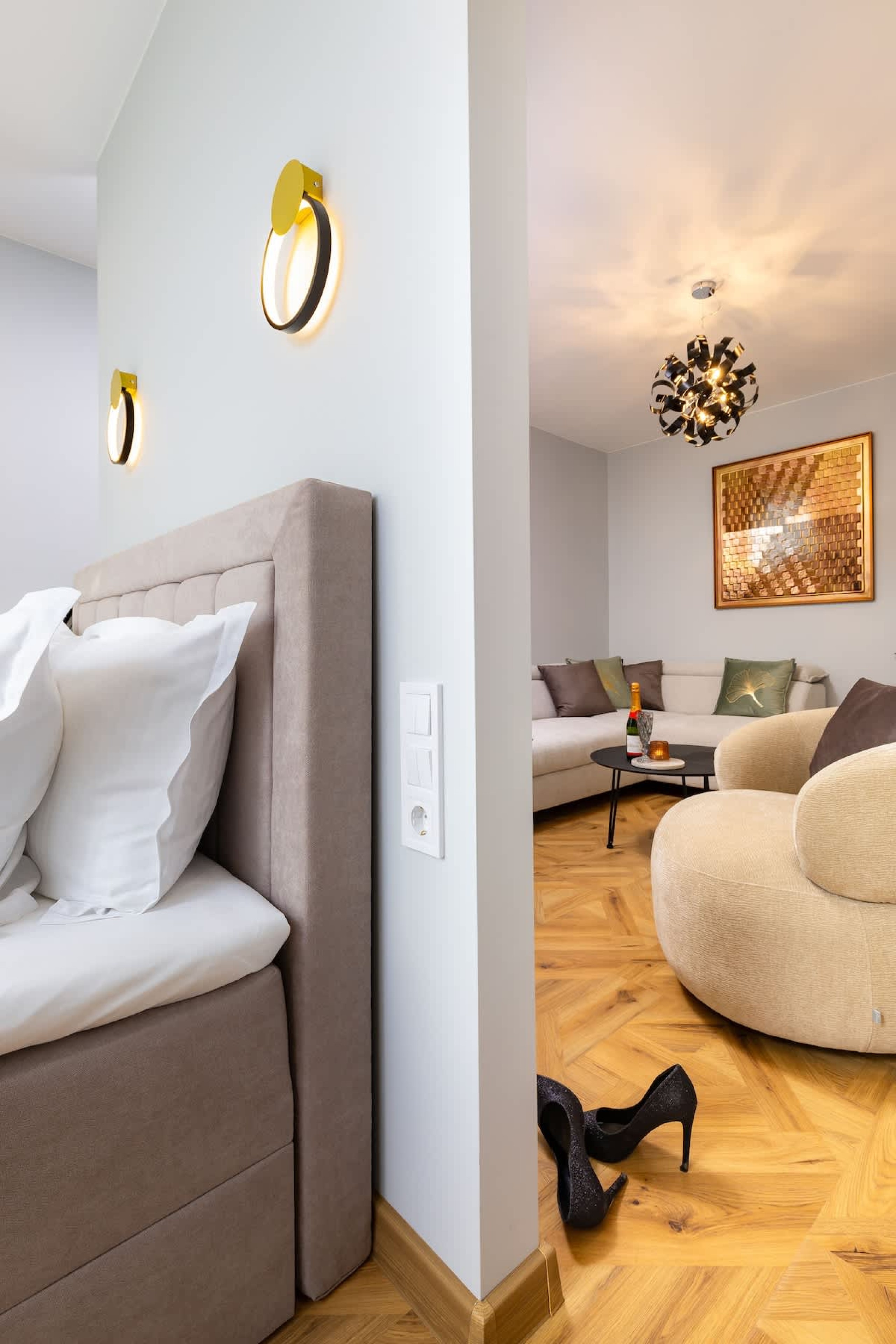 Scoutaround White Logo