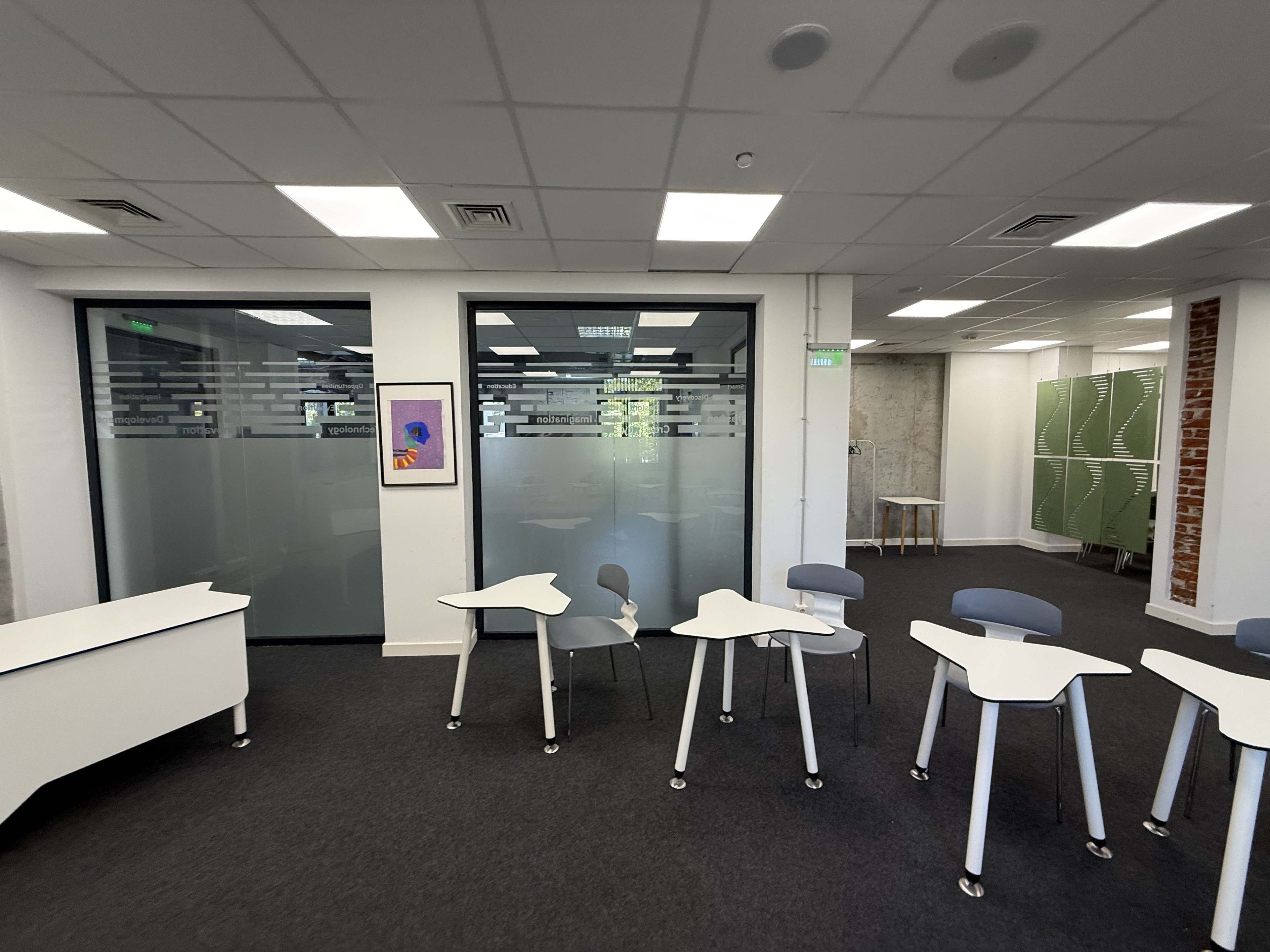 Scoutaround White Logo