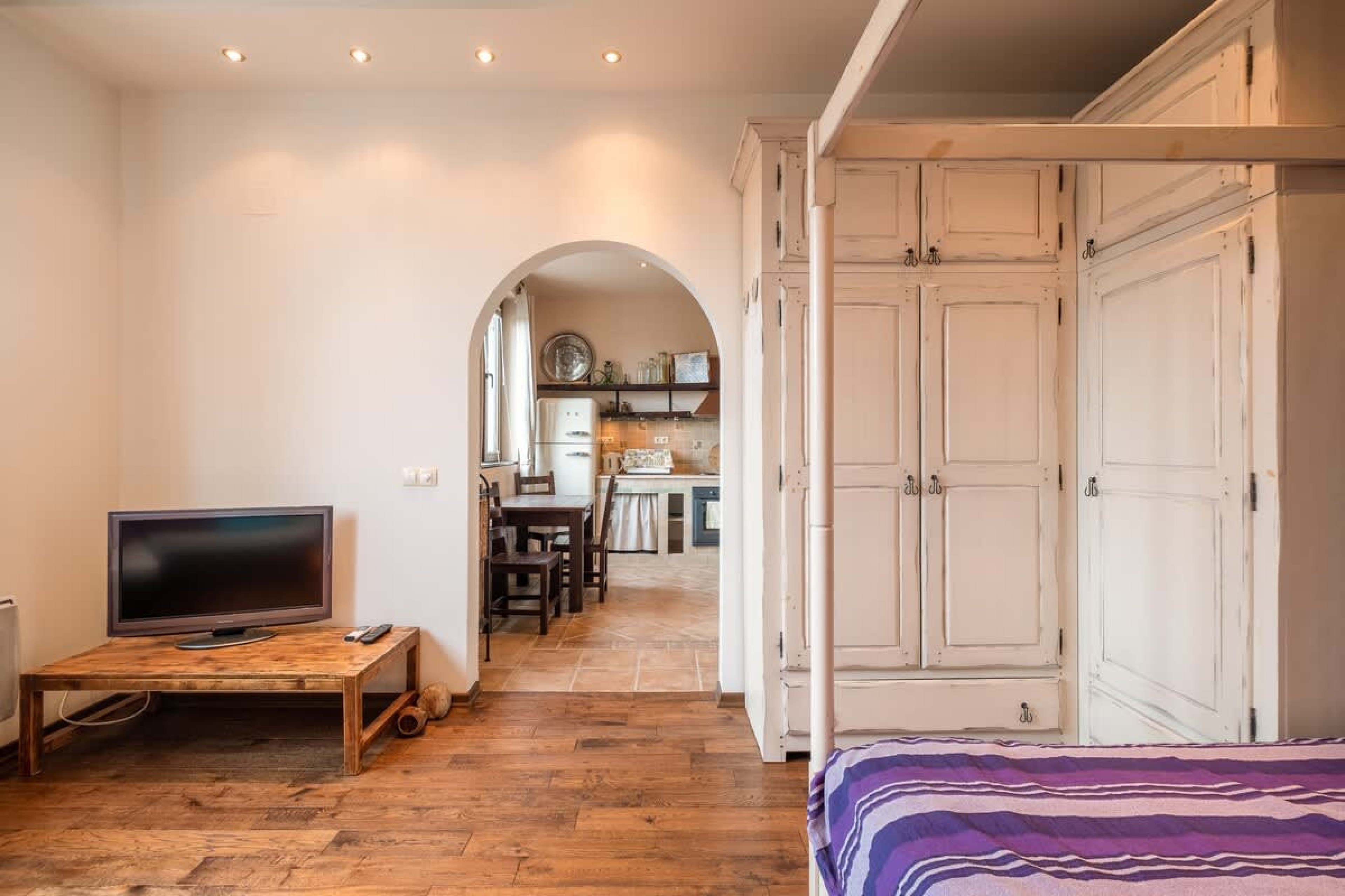 Scoutaround White Logo