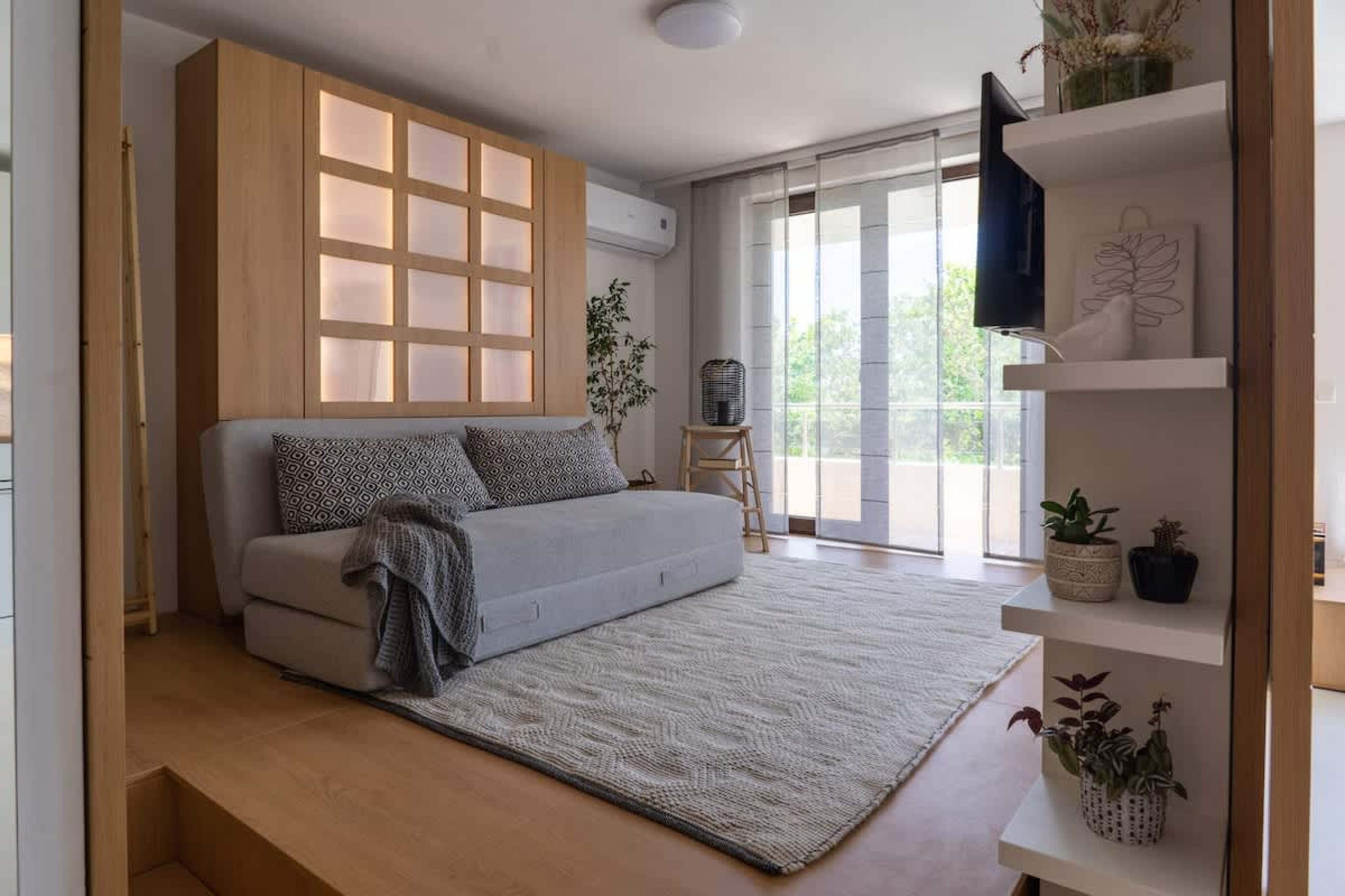 Scoutaround White Logo