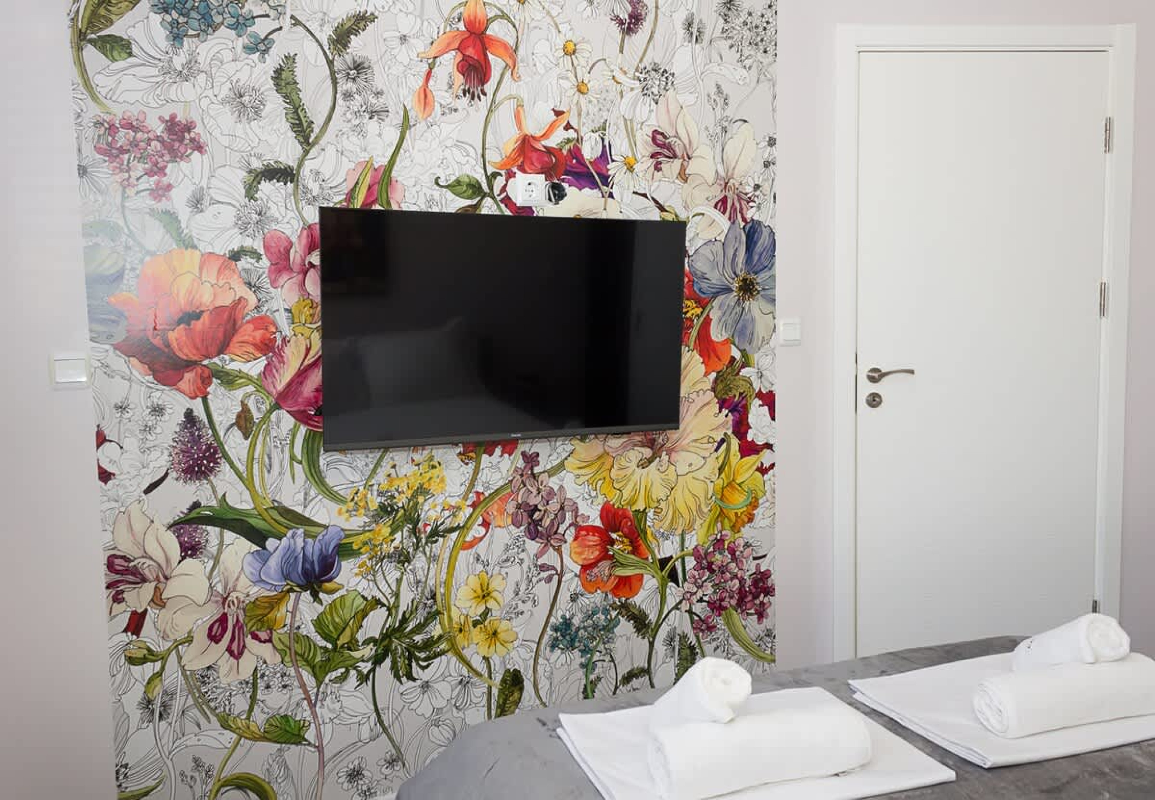 Scoutaround White Logo