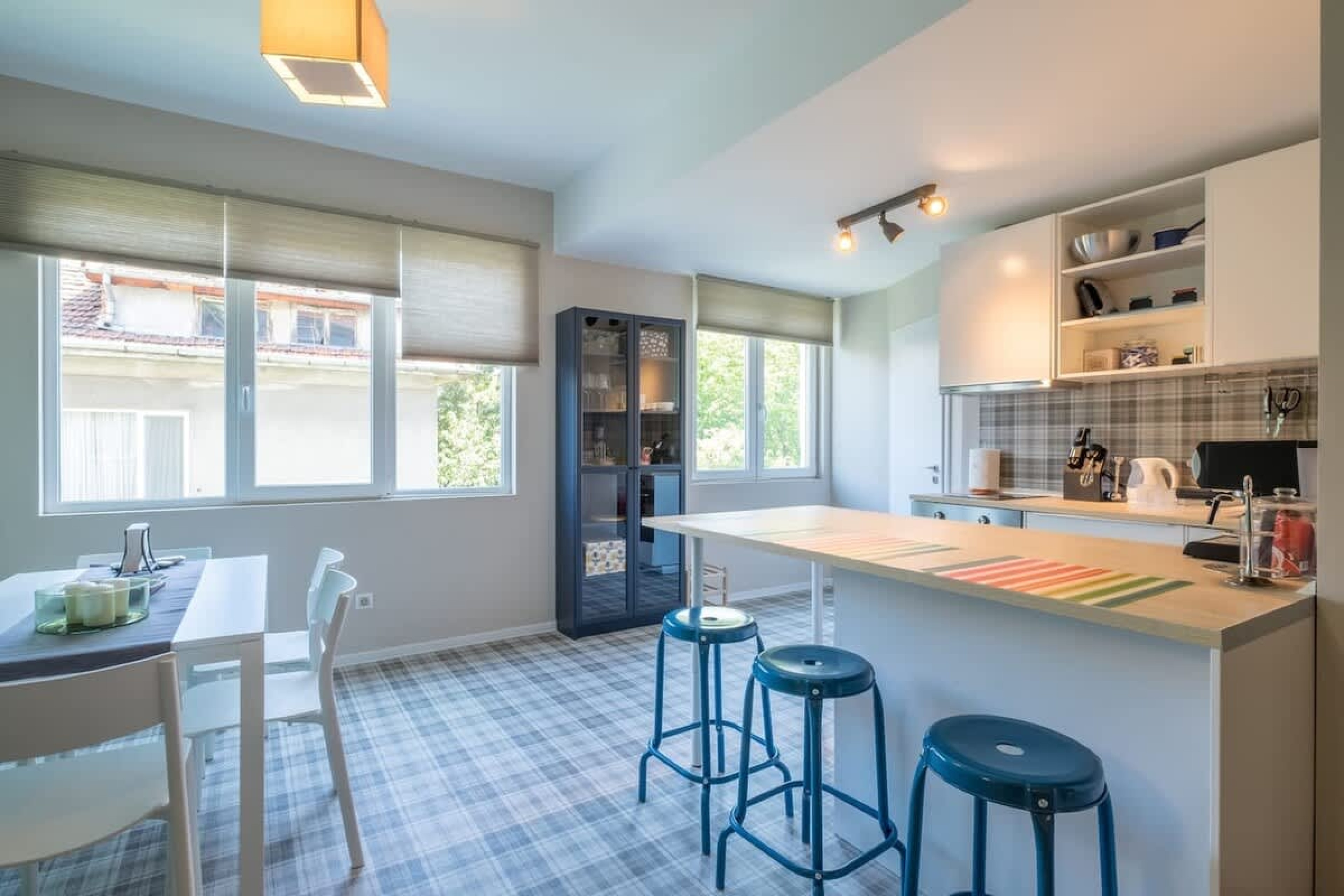 Enjoy The Ride | 2-BDR Lozenec Central Apartment - Photo 11