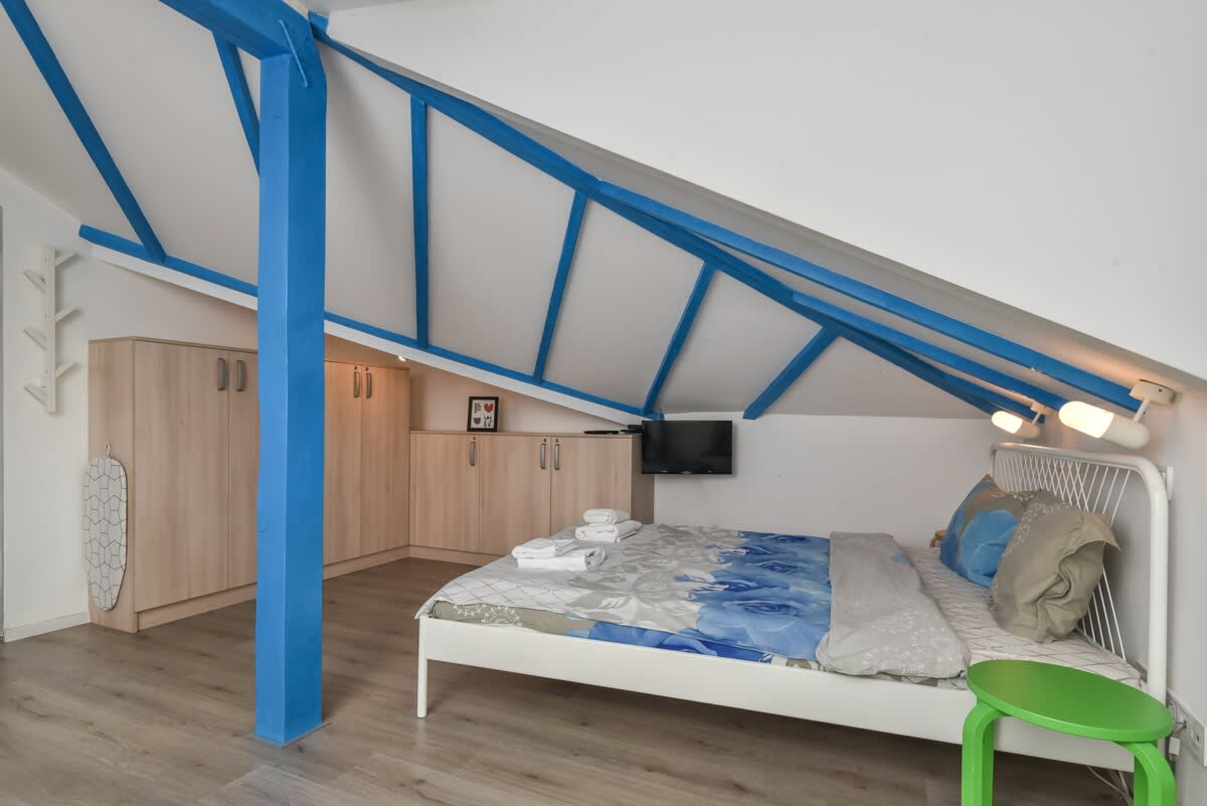 Scoutaround White Logo