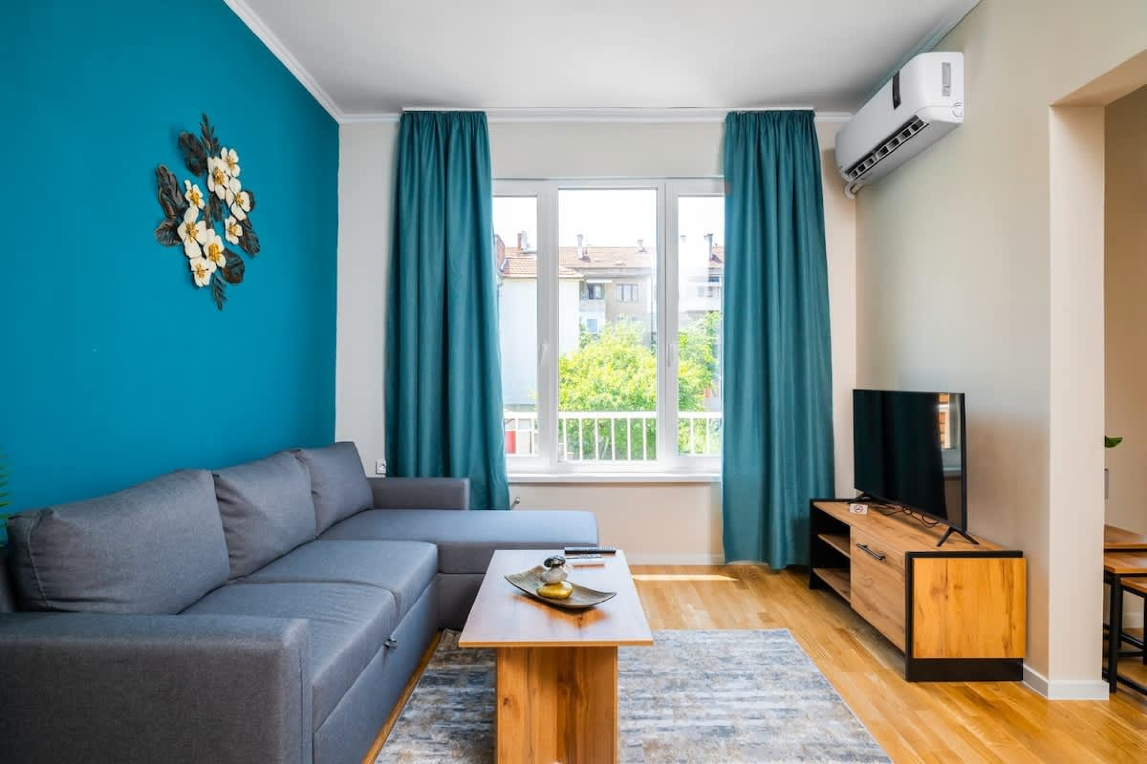 Scoutaround White Logo