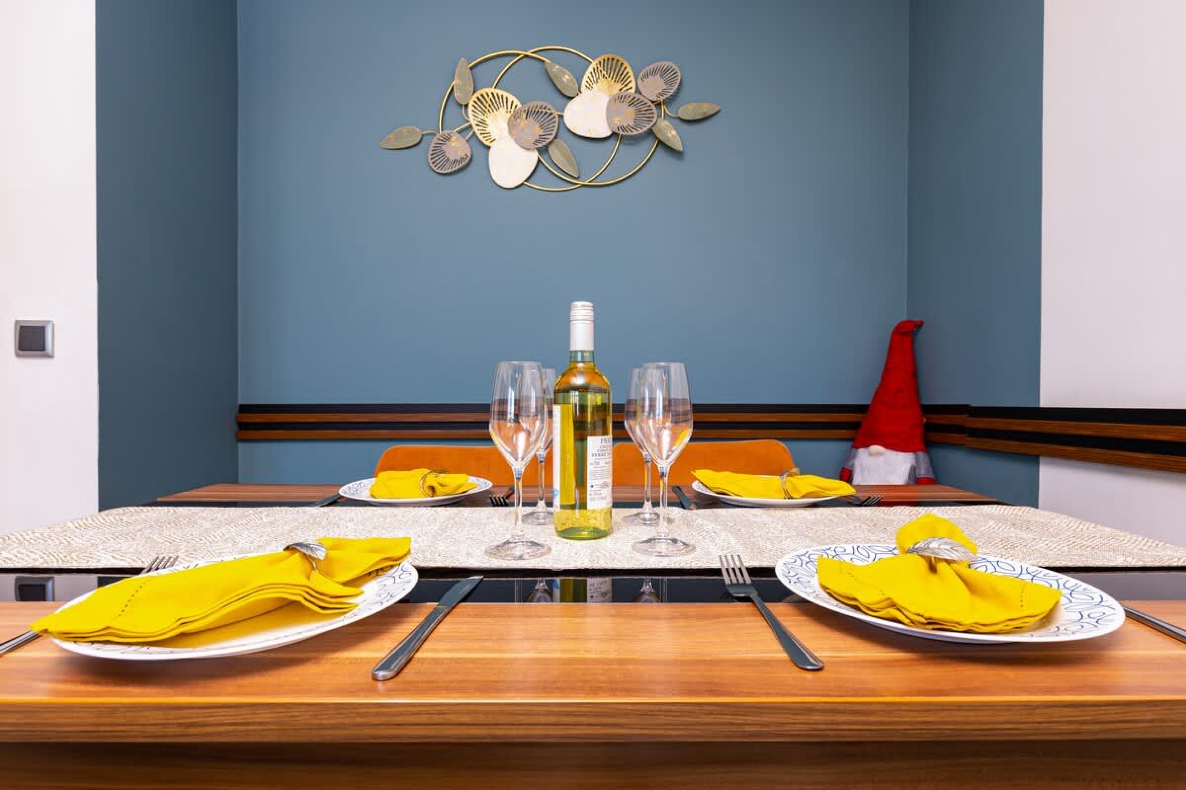 Scoutaround White Logo