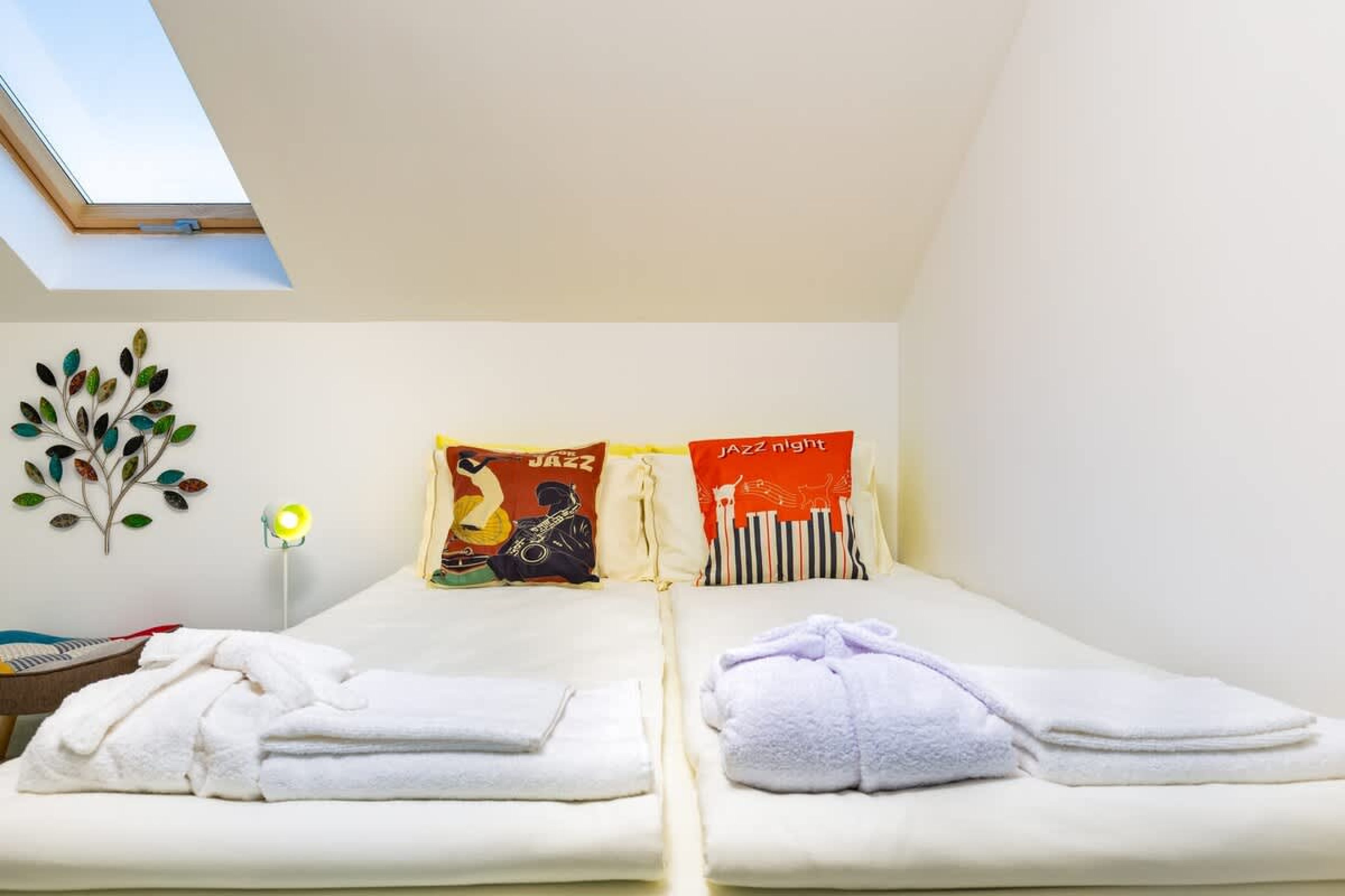 Scoutaround White Logo