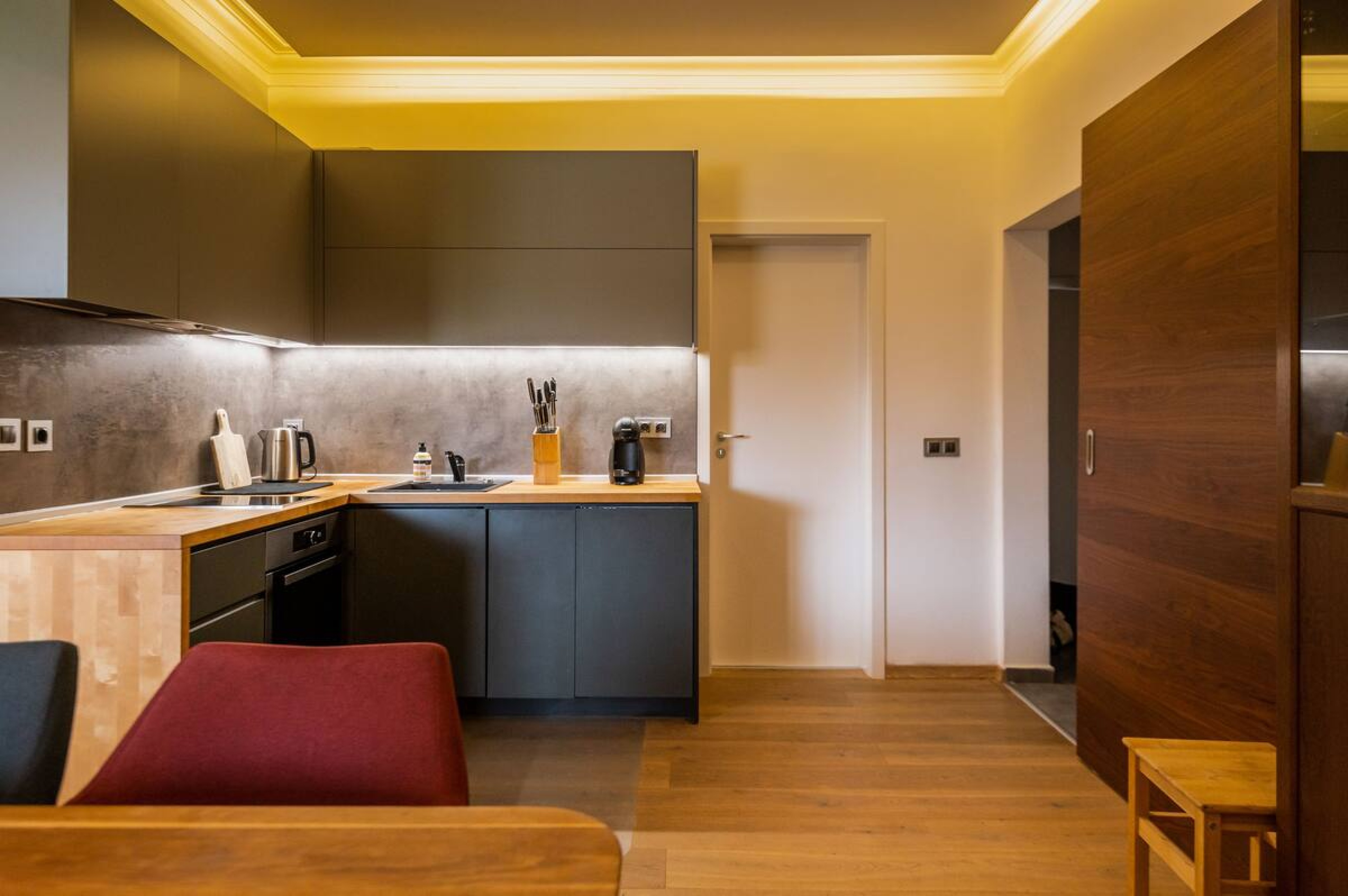 Scoutaround White Logo