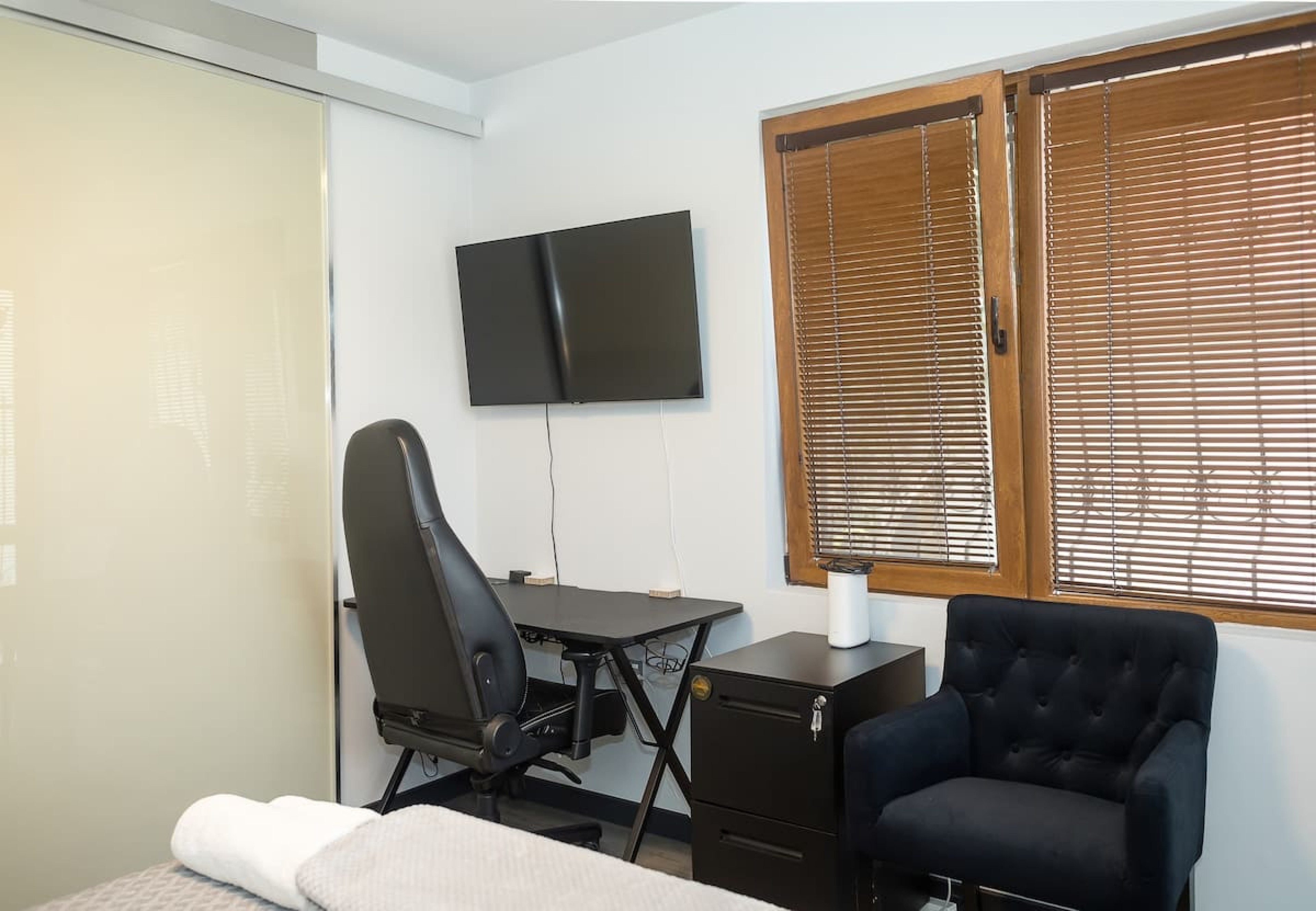 Scoutaround White Logo