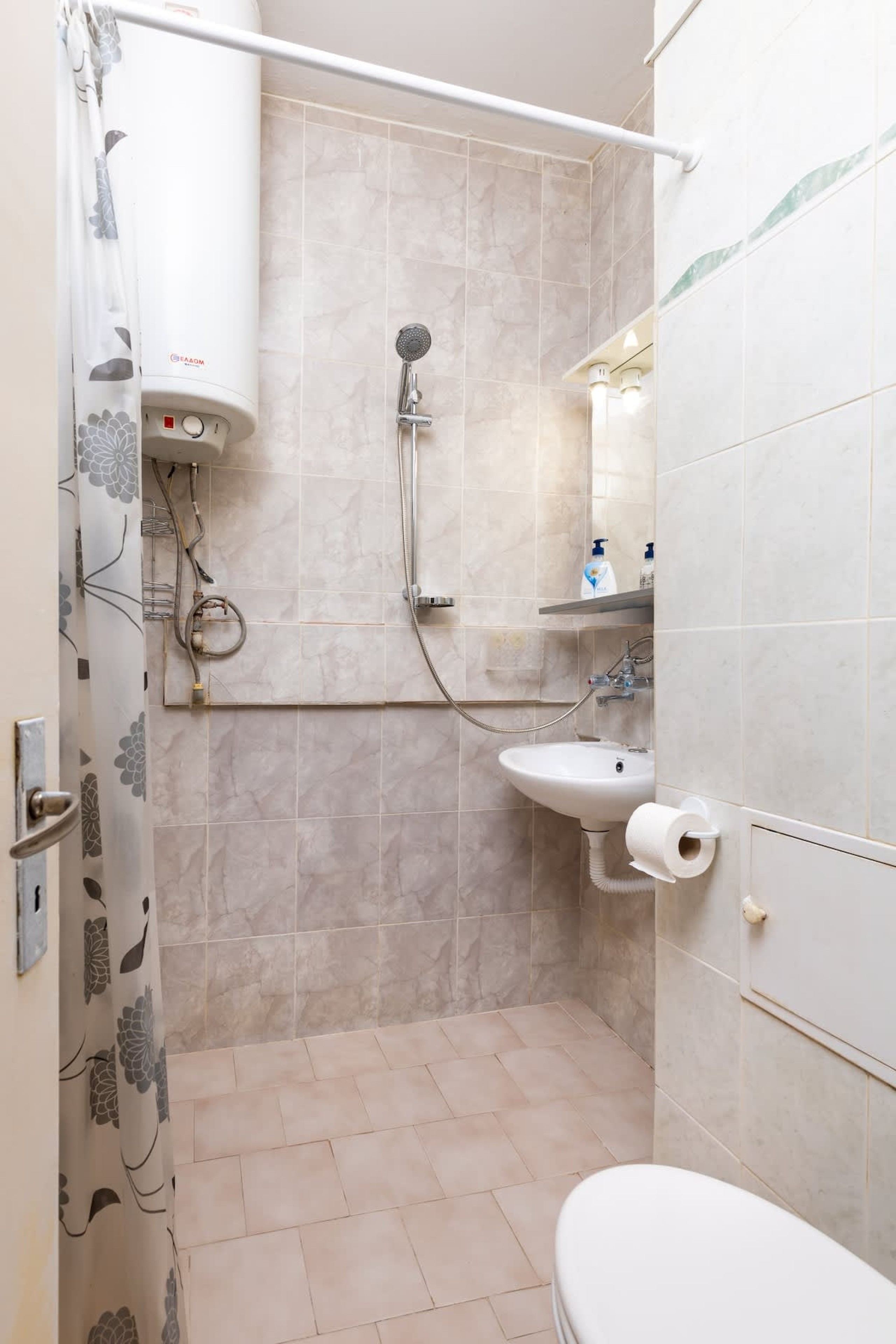 1-Bedroom Flat with Balcony in Plovdiv - Photo 13