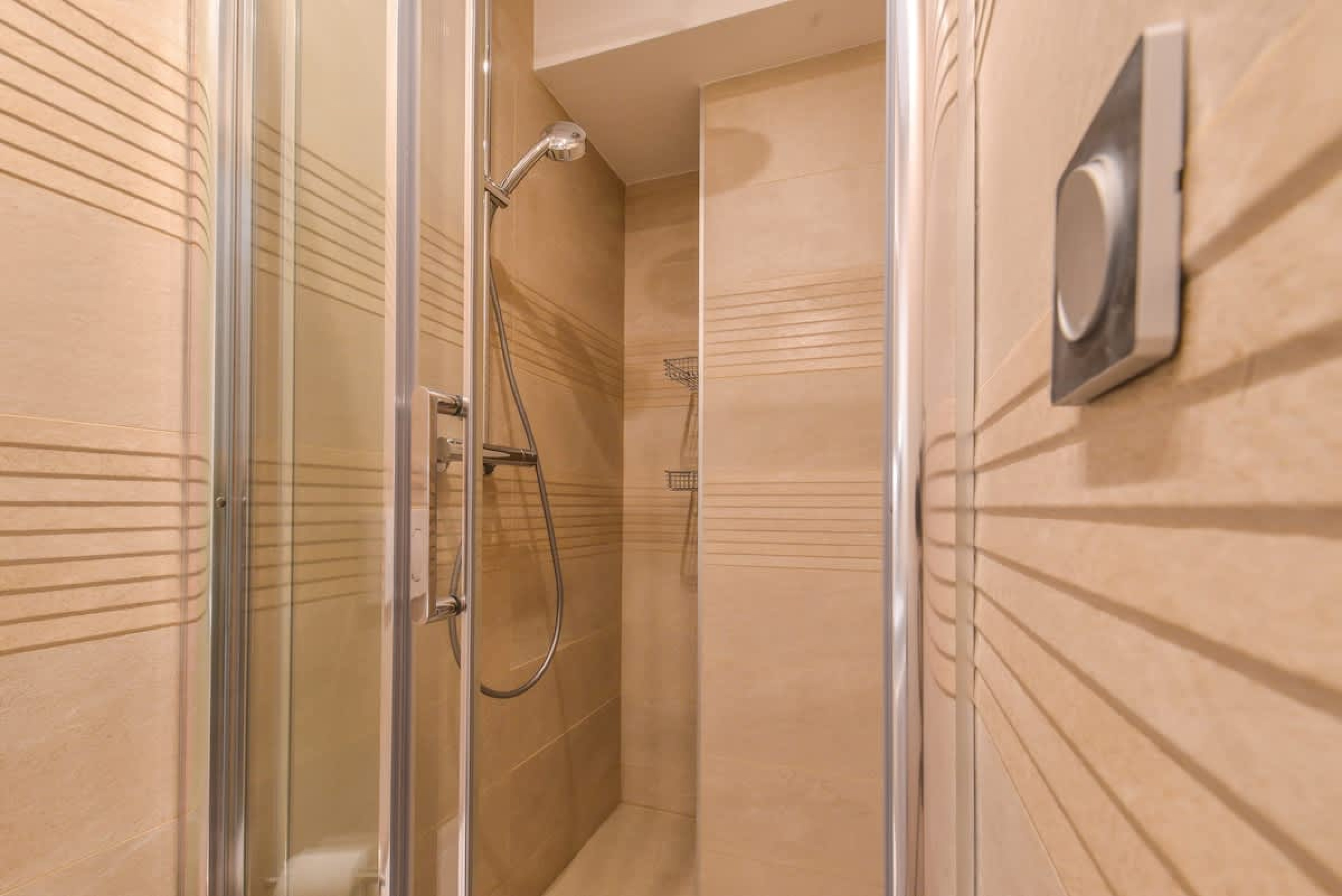 Scoutaround White Logo