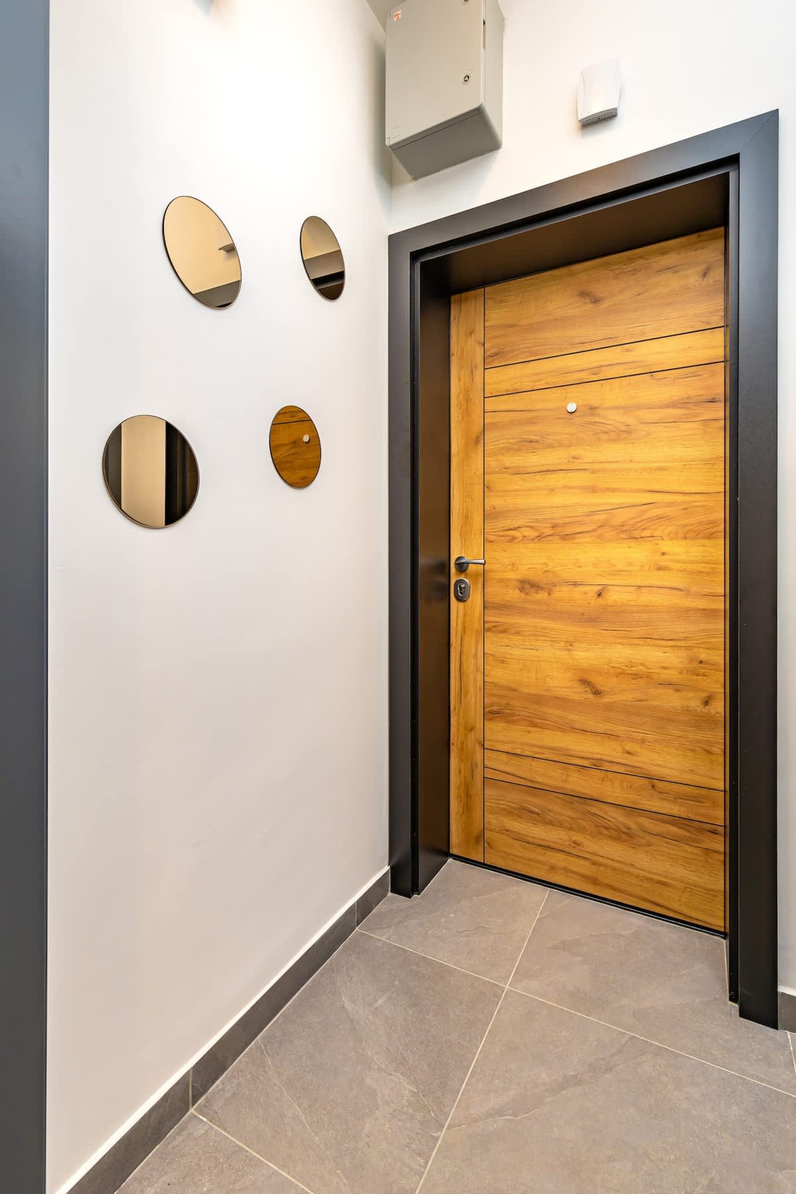 Scoutaround White Logo