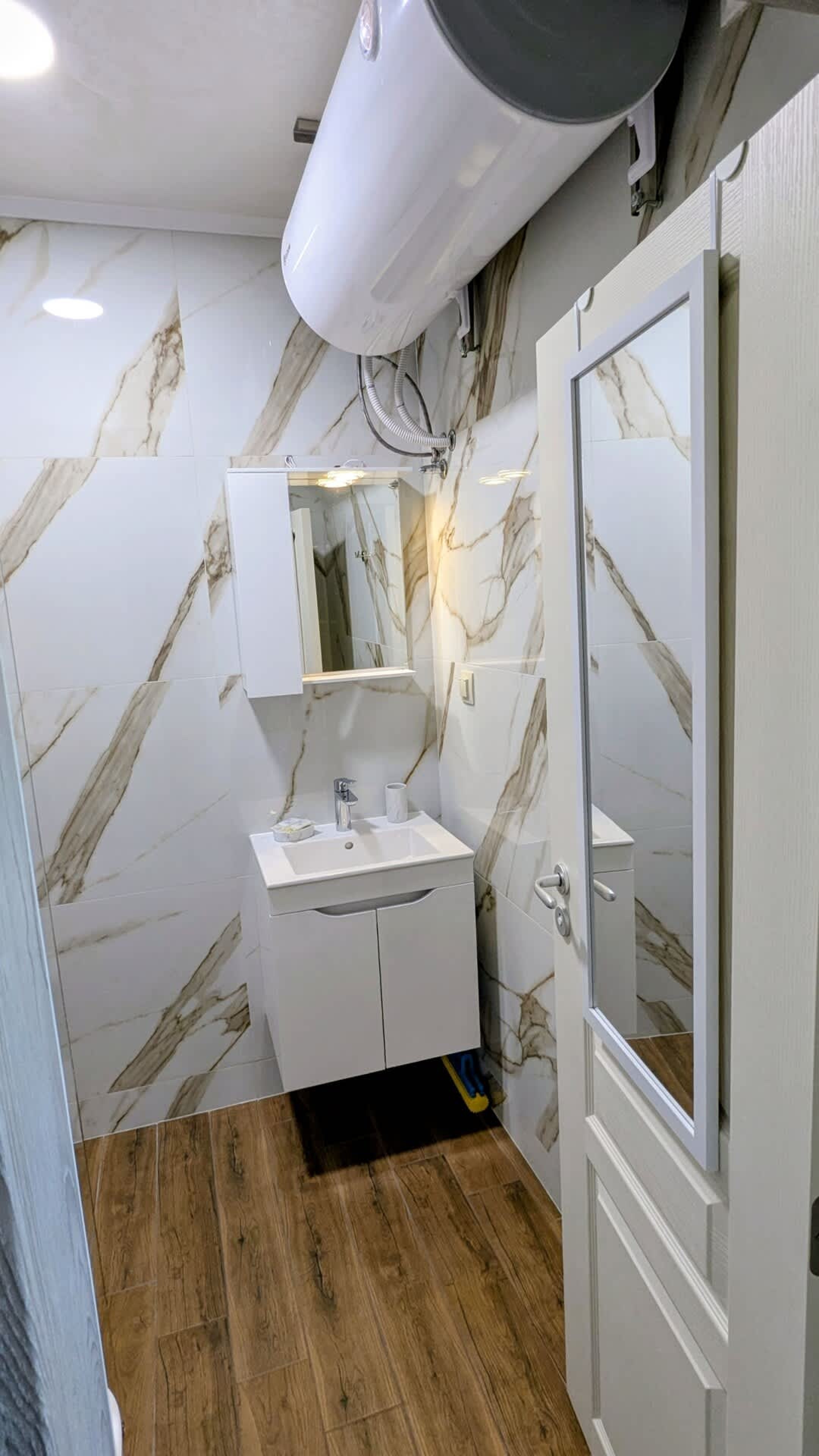 Scoutaround White Logo