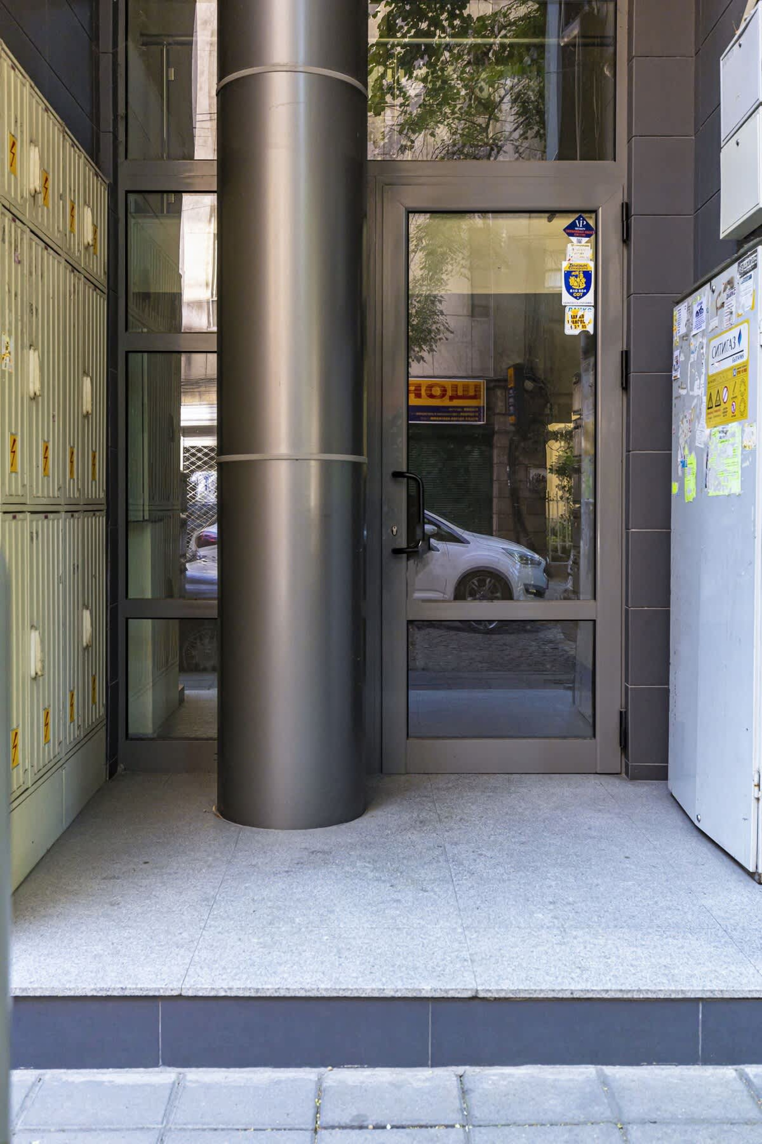 Stylish 2BD Apartment with a Nice Cozy Terrace - Photo 20