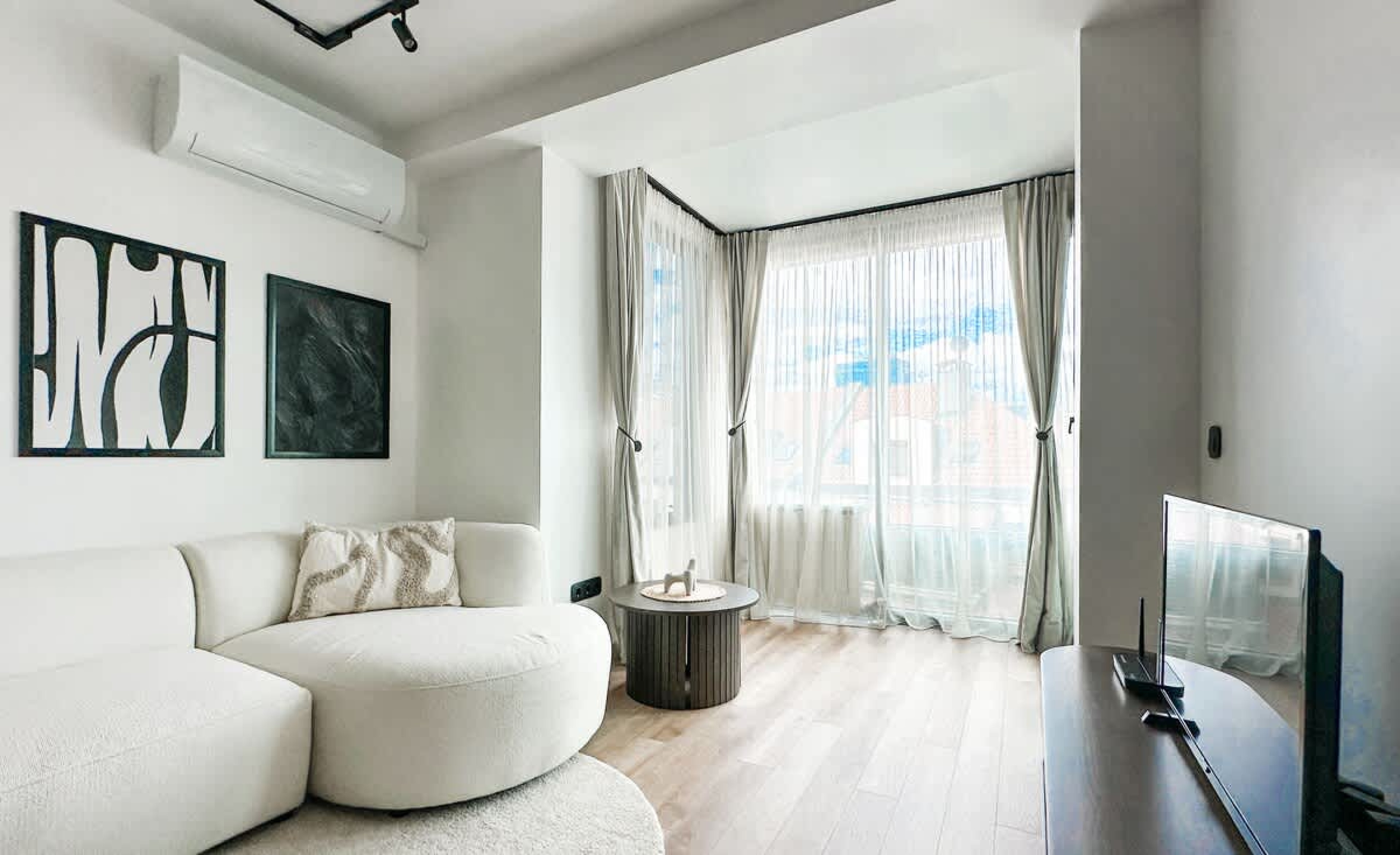 Scoutaround White Logo