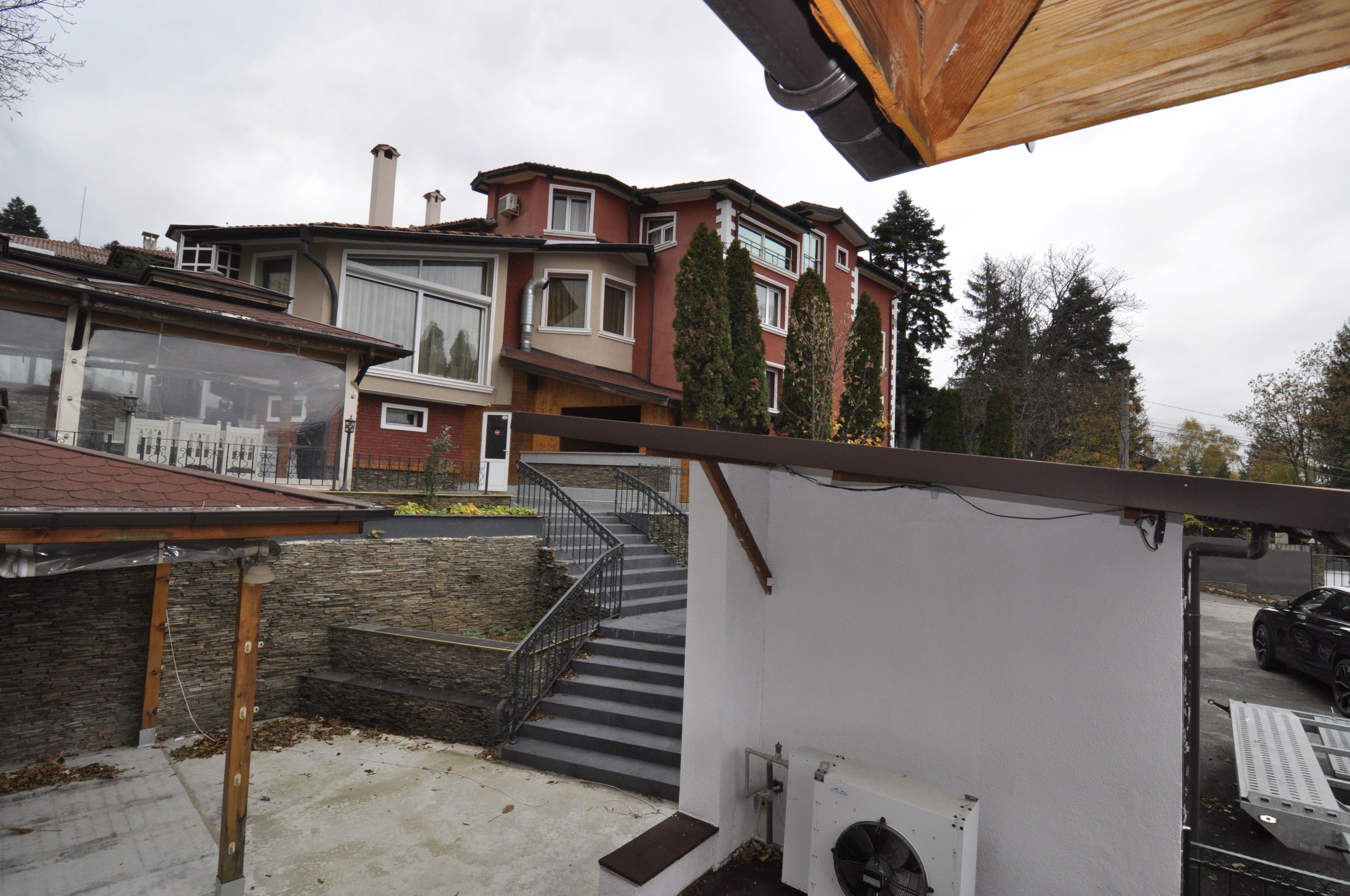 Scoutaround White Logo