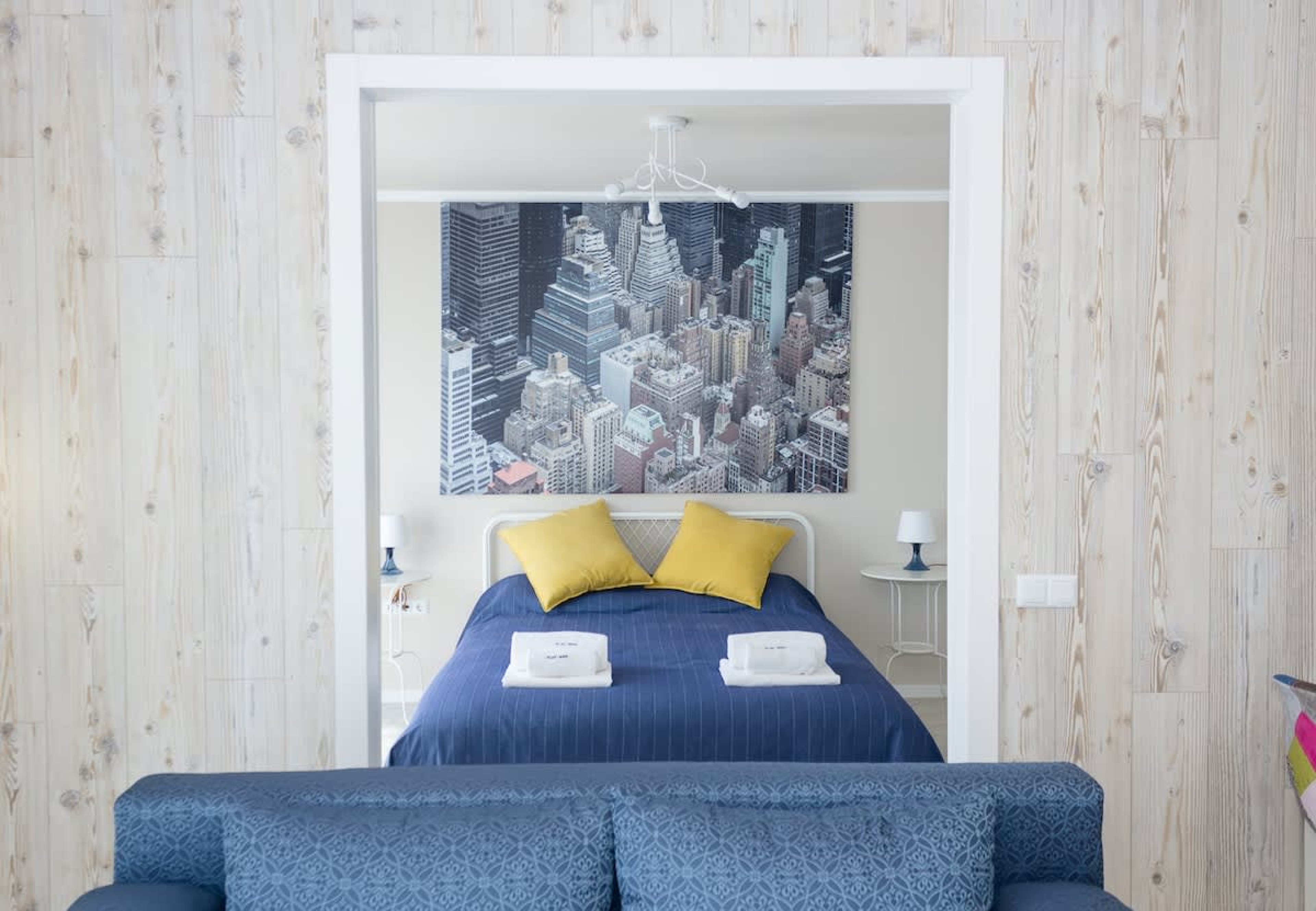 Sunny Blue  One-Bedroom Flat with Balcony - Cover Photo