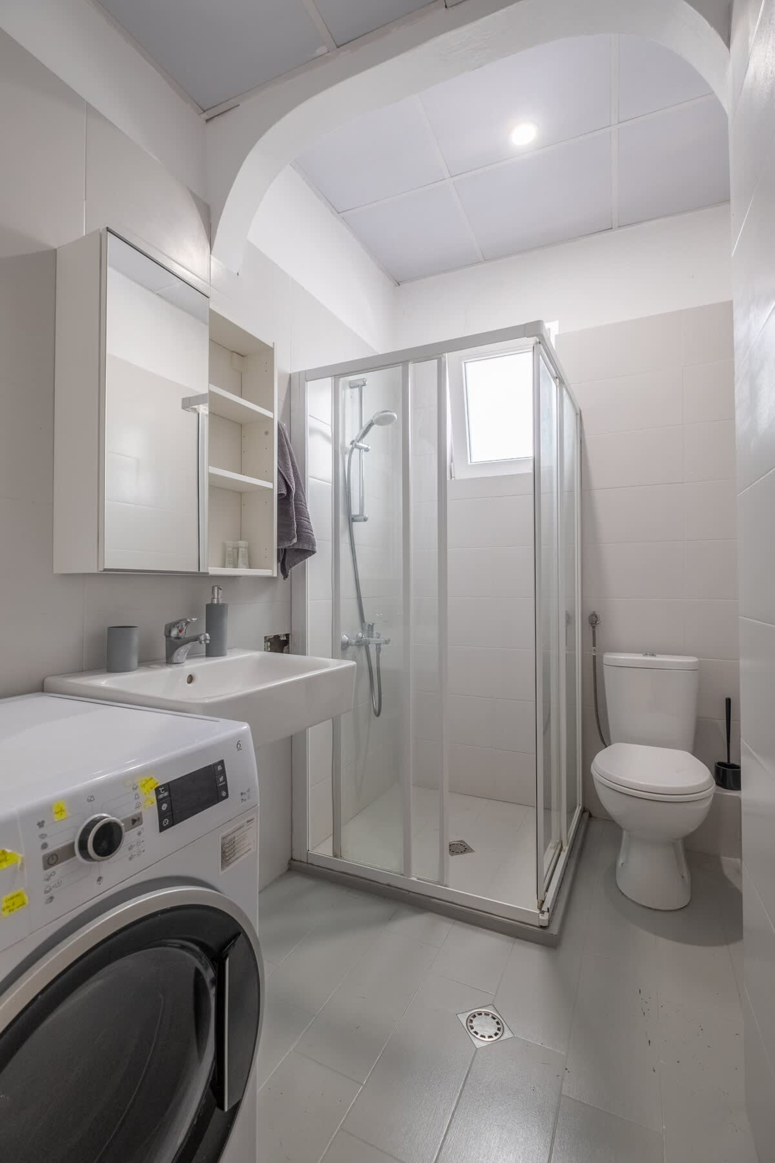 Scoutaround White Logo