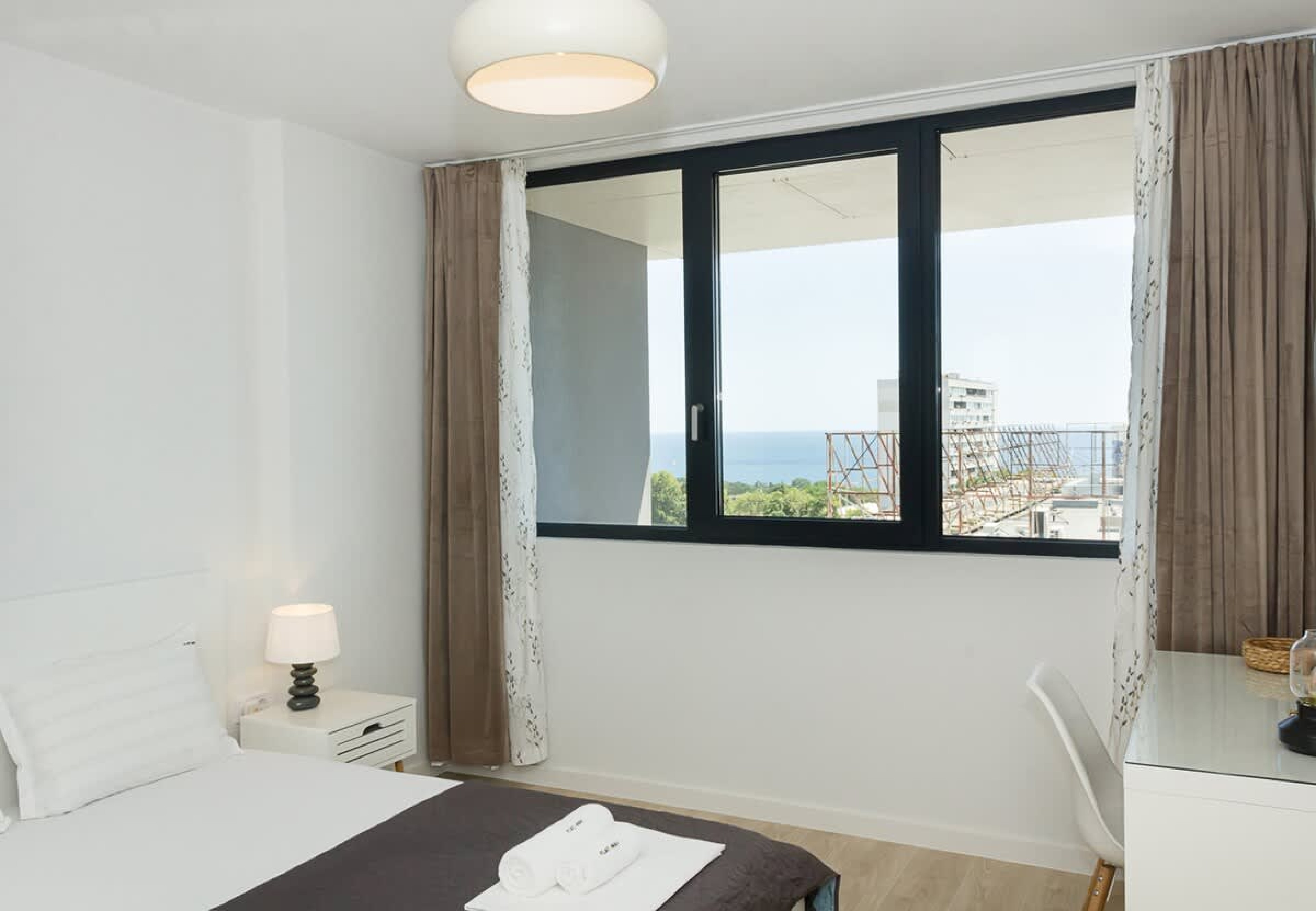 Sea View 1BD Modern Flat in Chayka - Photo 17