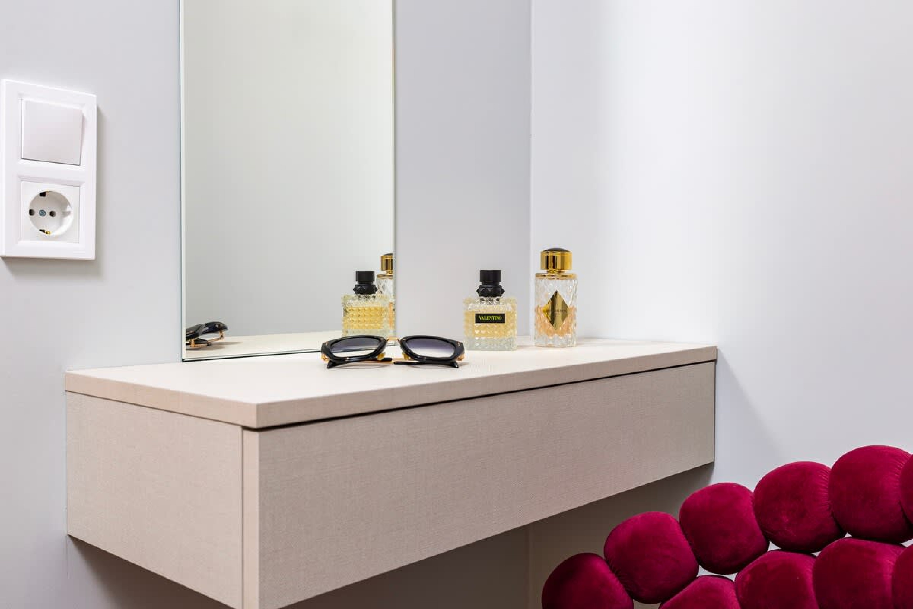 Scoutaround White Logo