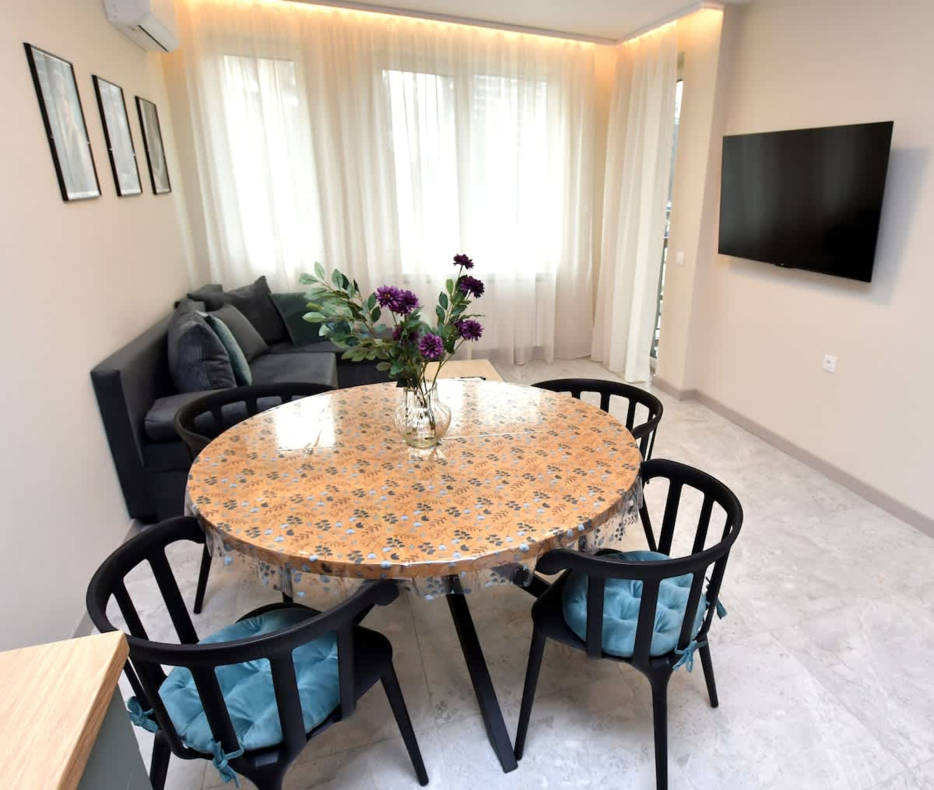 Scoutaround White Logo