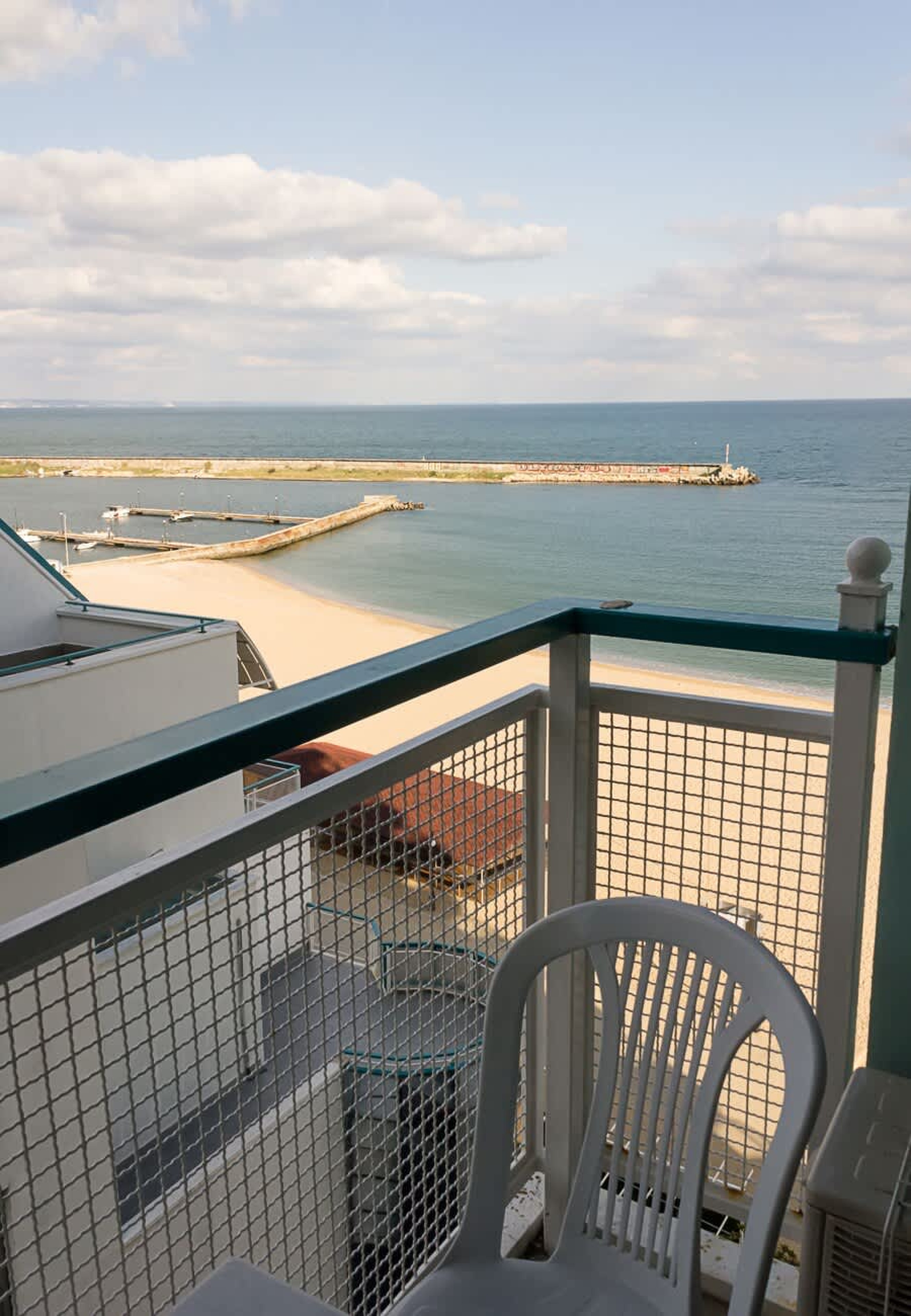 Sunny Studio in Hotel Berlin, Steps from the Beach - Photo 12