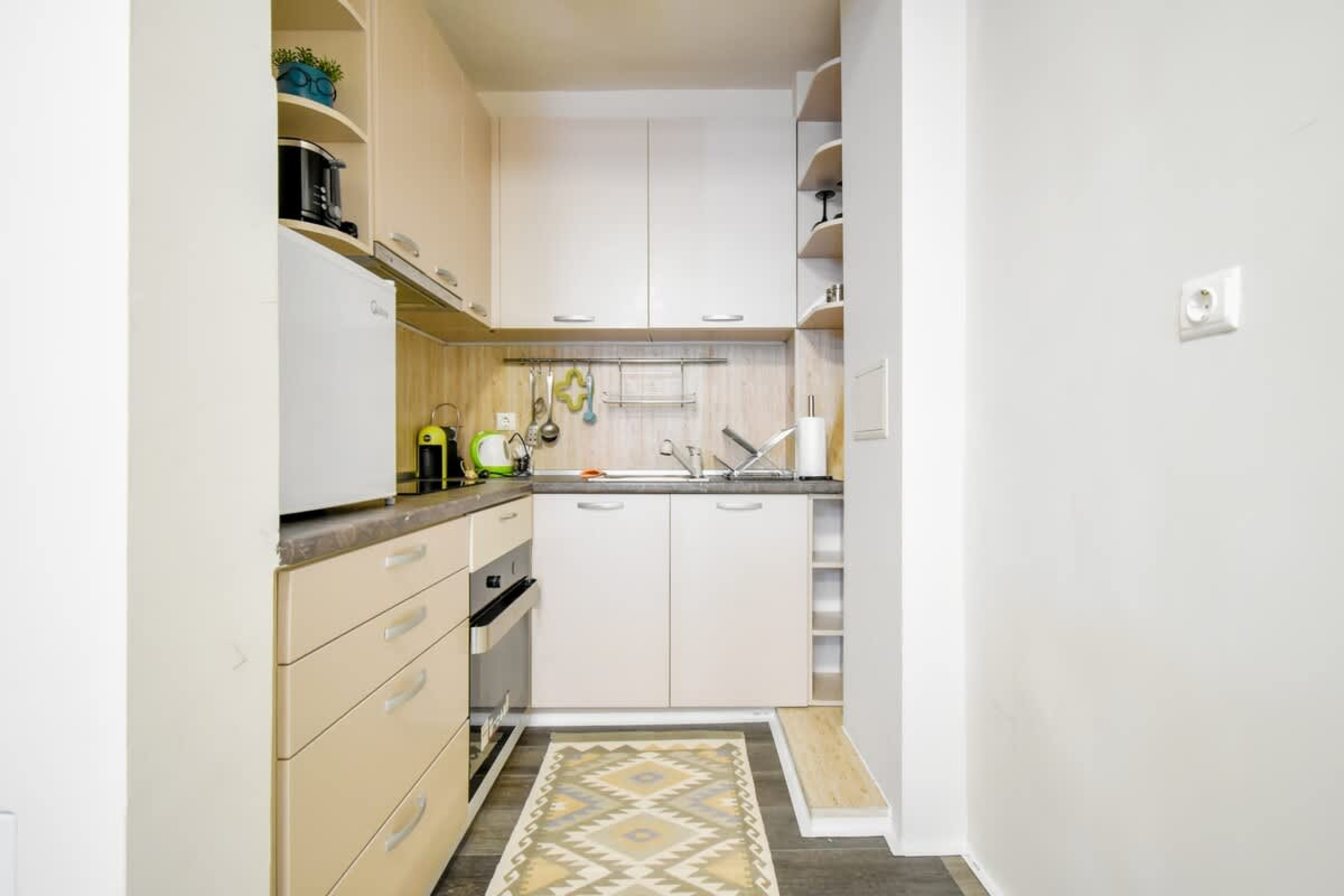 Scoutaround White Logo