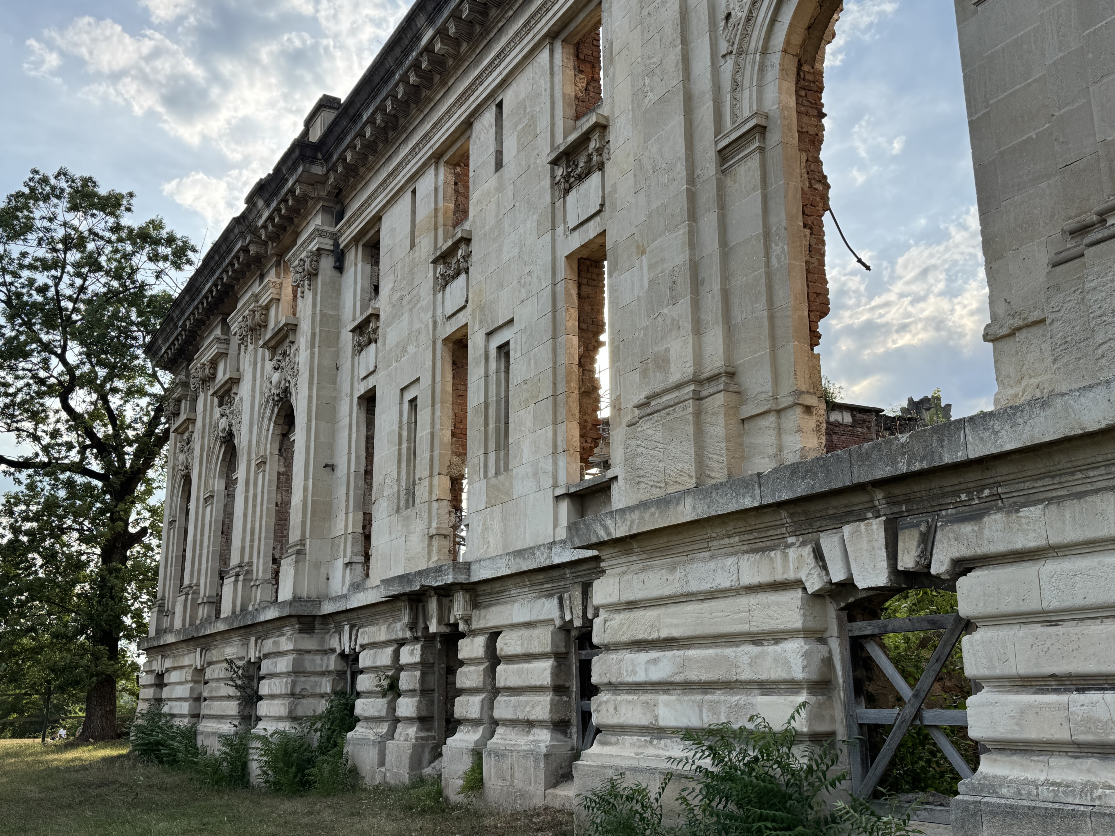 Scoutaround White Logo