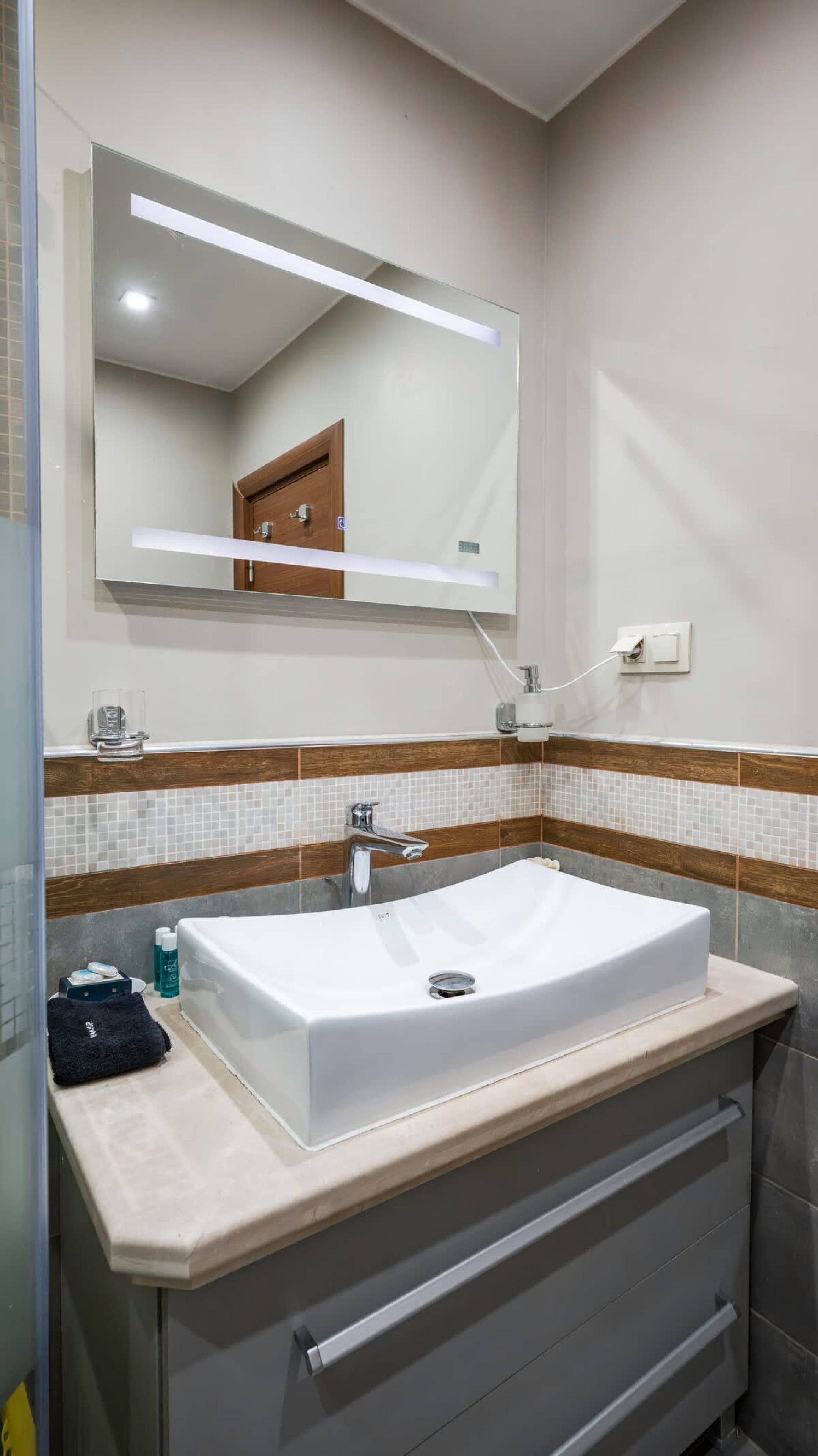 Scoutaround White Logo