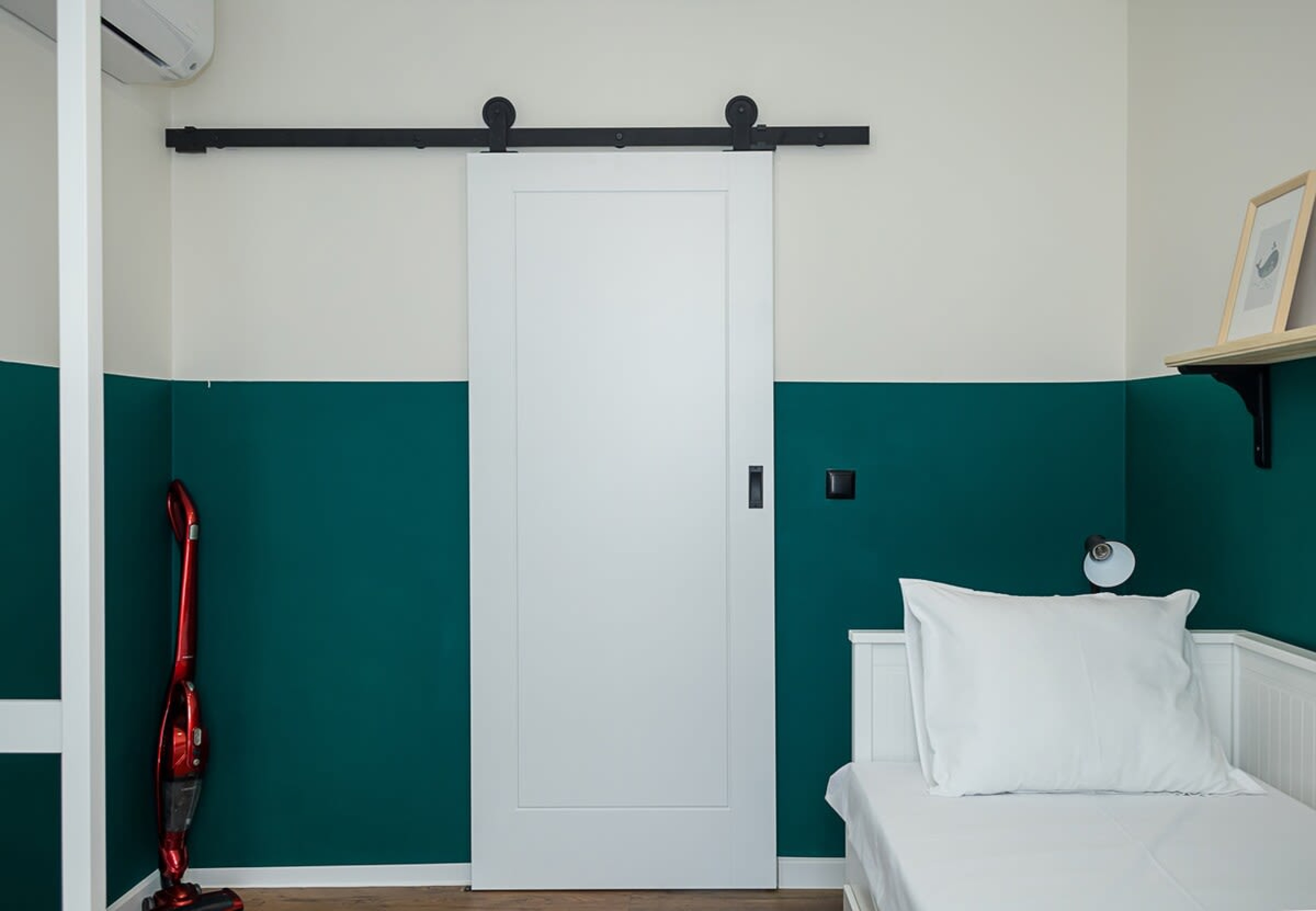 Scoutaround White Logo