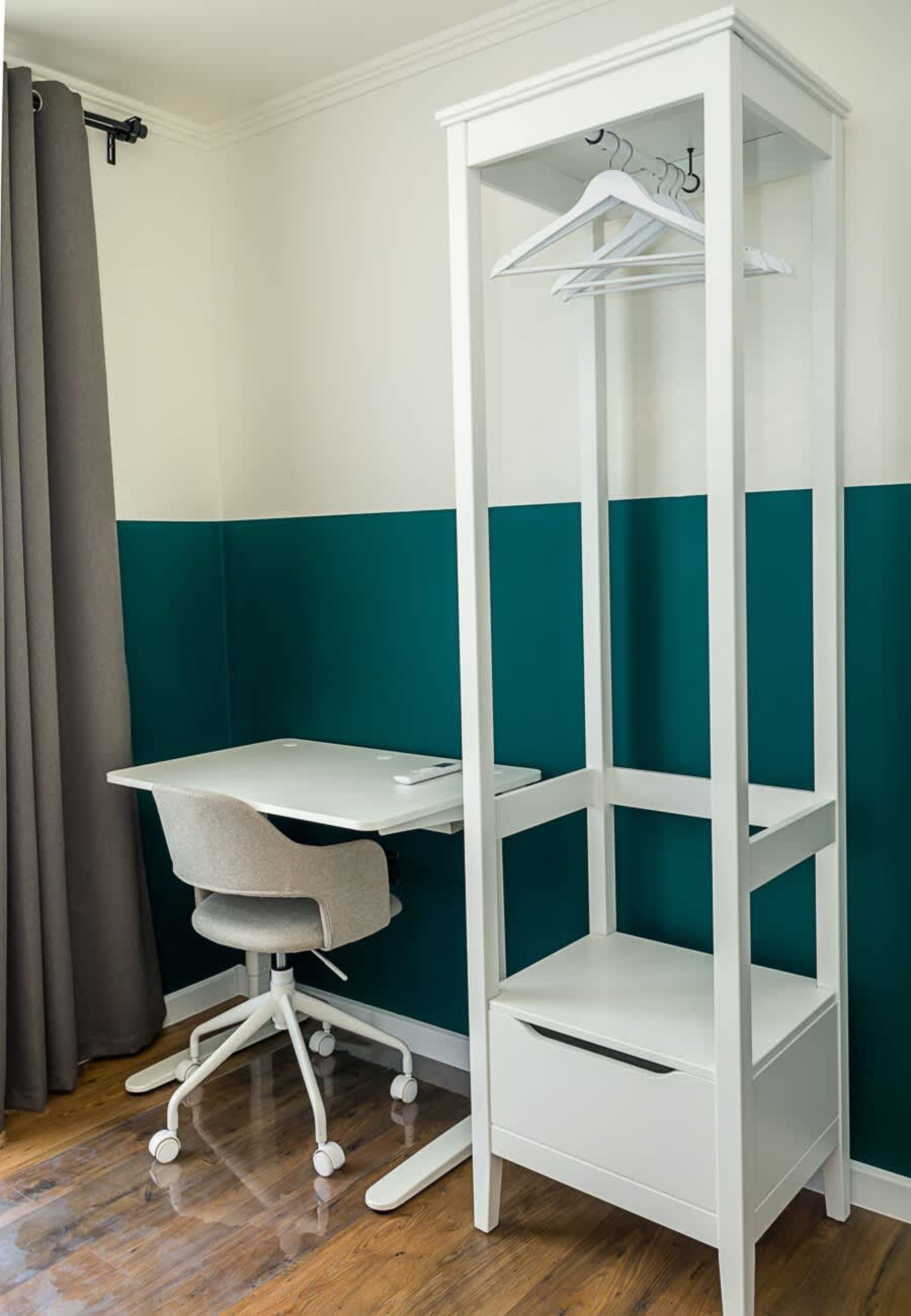 Scoutaround White Logo