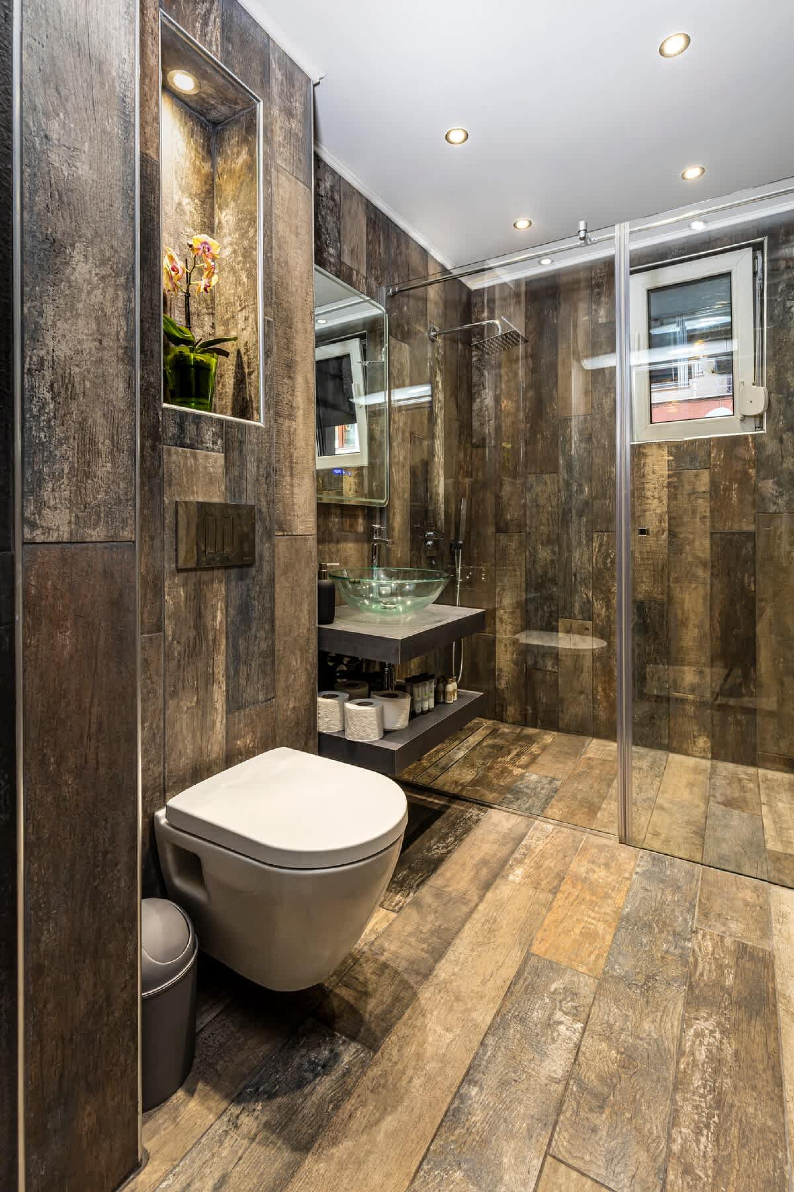 Scoutaround White Logo