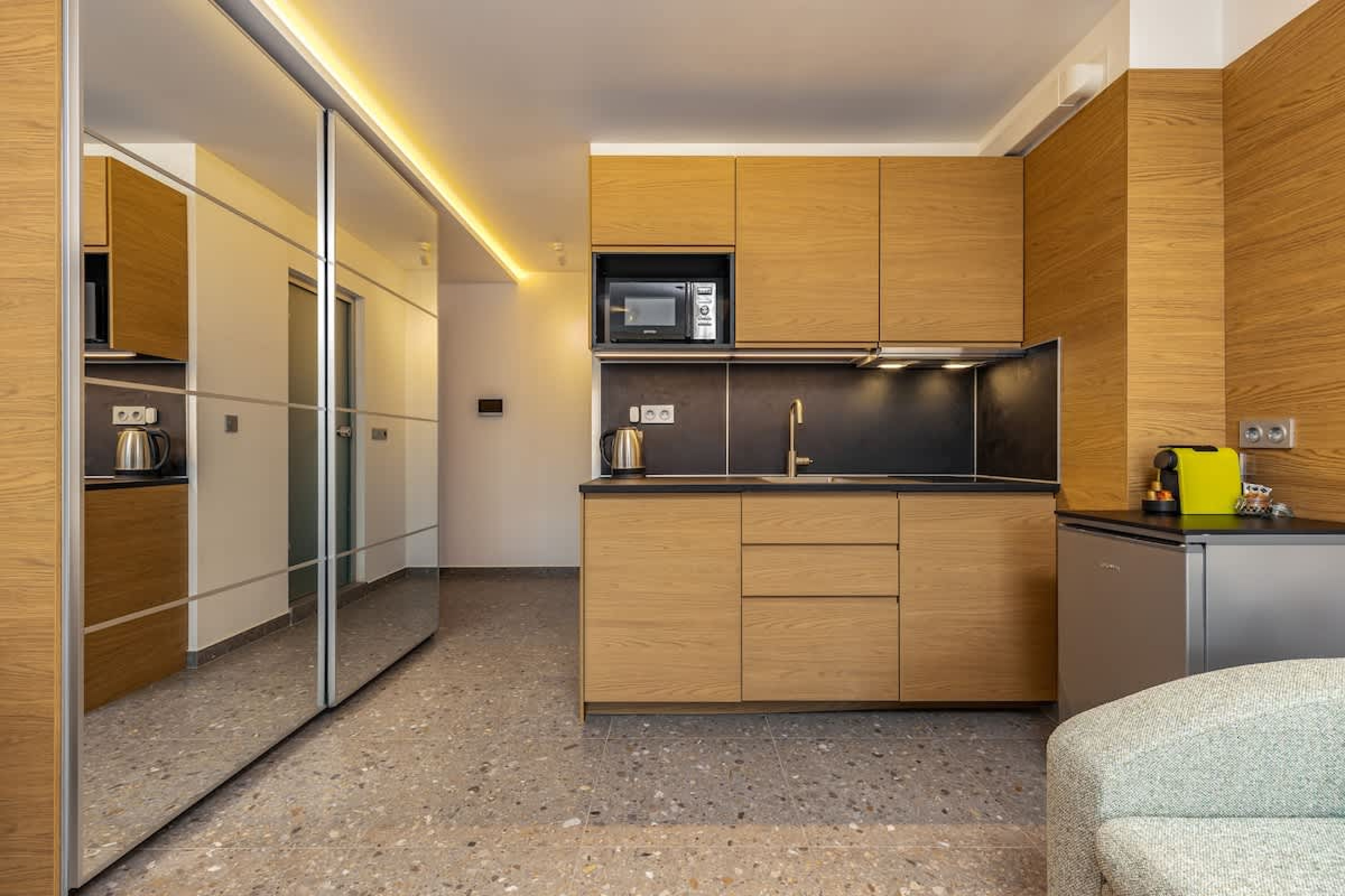 Scoutaround White Logo