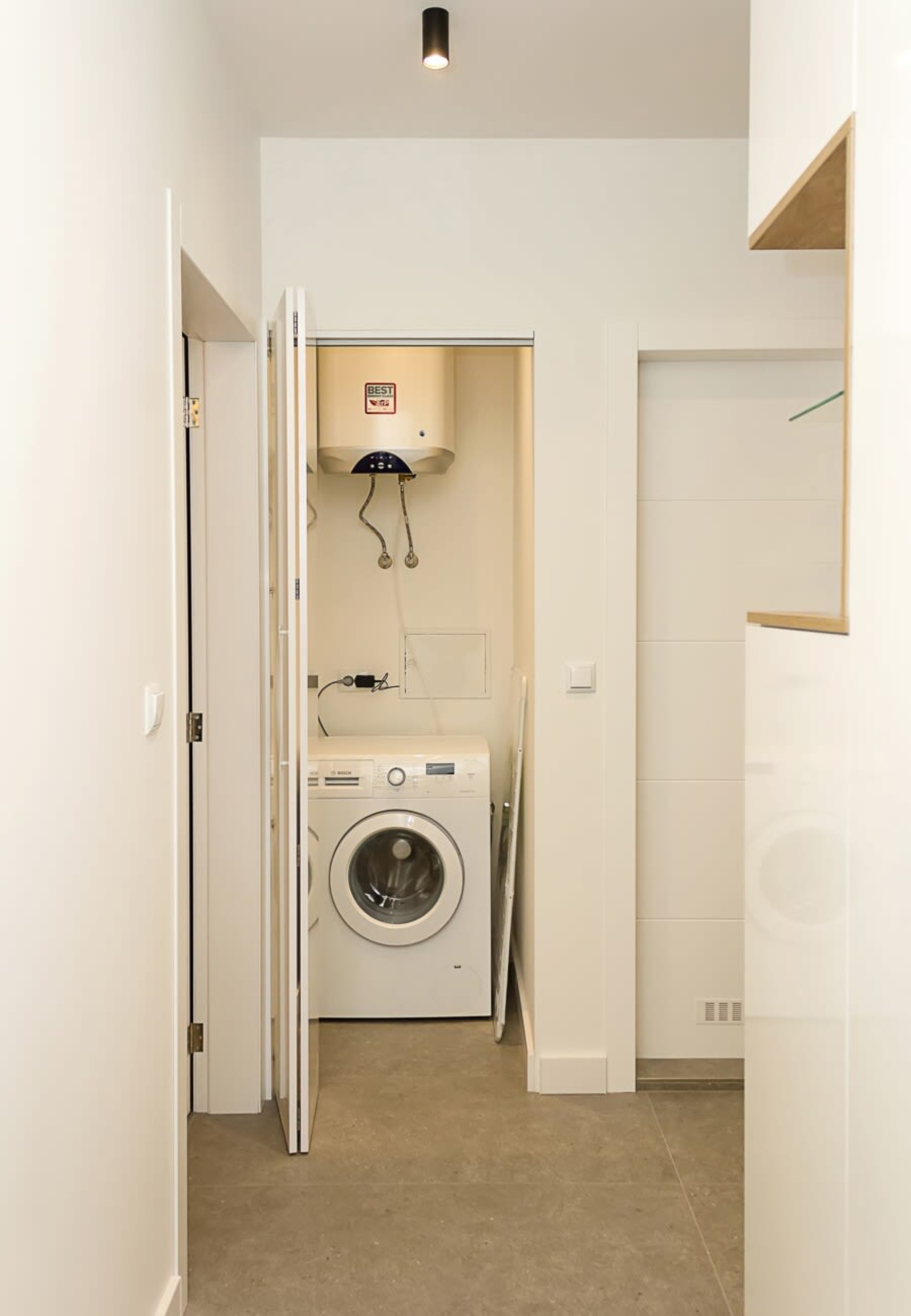 Scoutaround White Logo